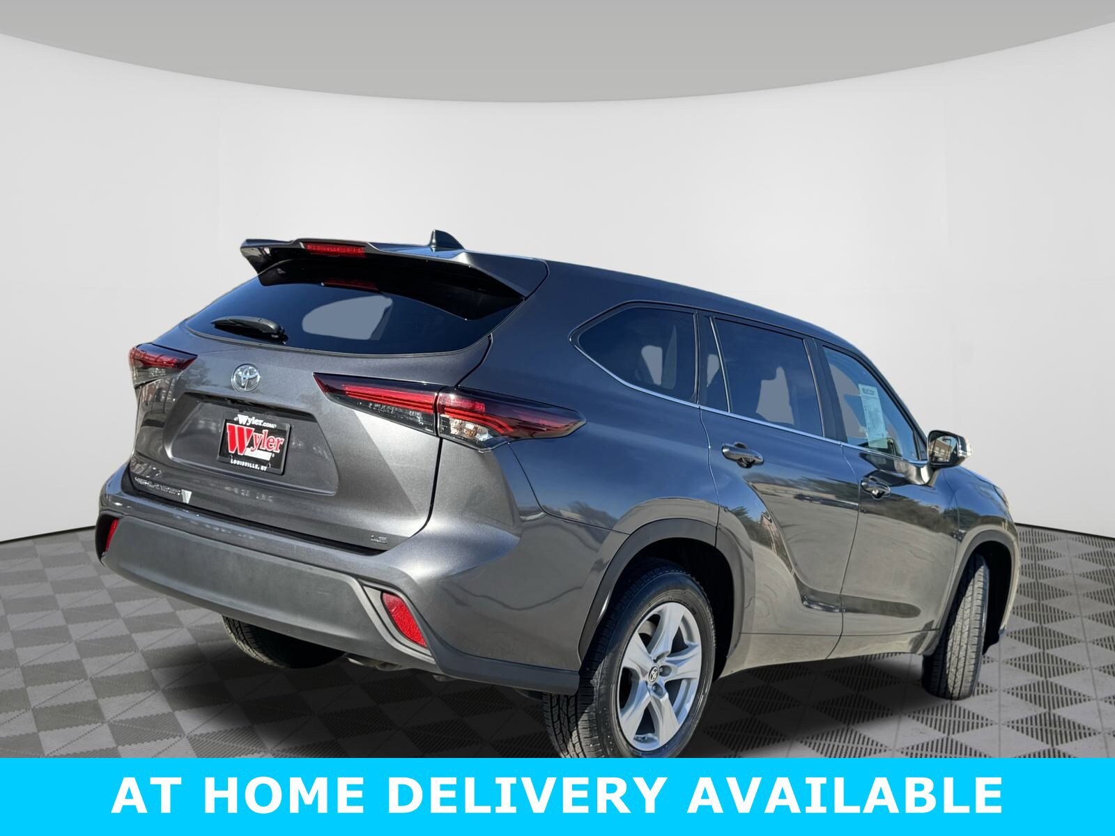2024 Toyota Highlander LE photo 3