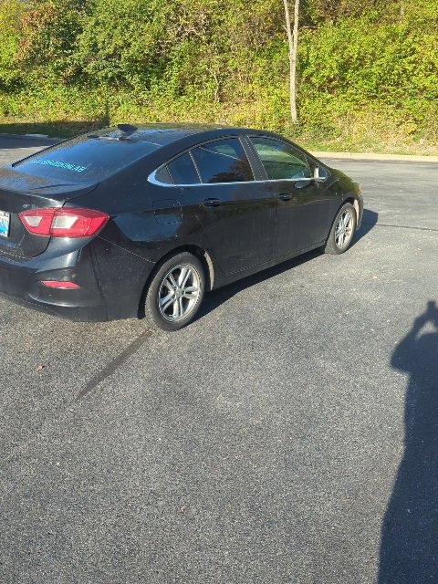 2018 Chevrolet Cruze LT photo 3