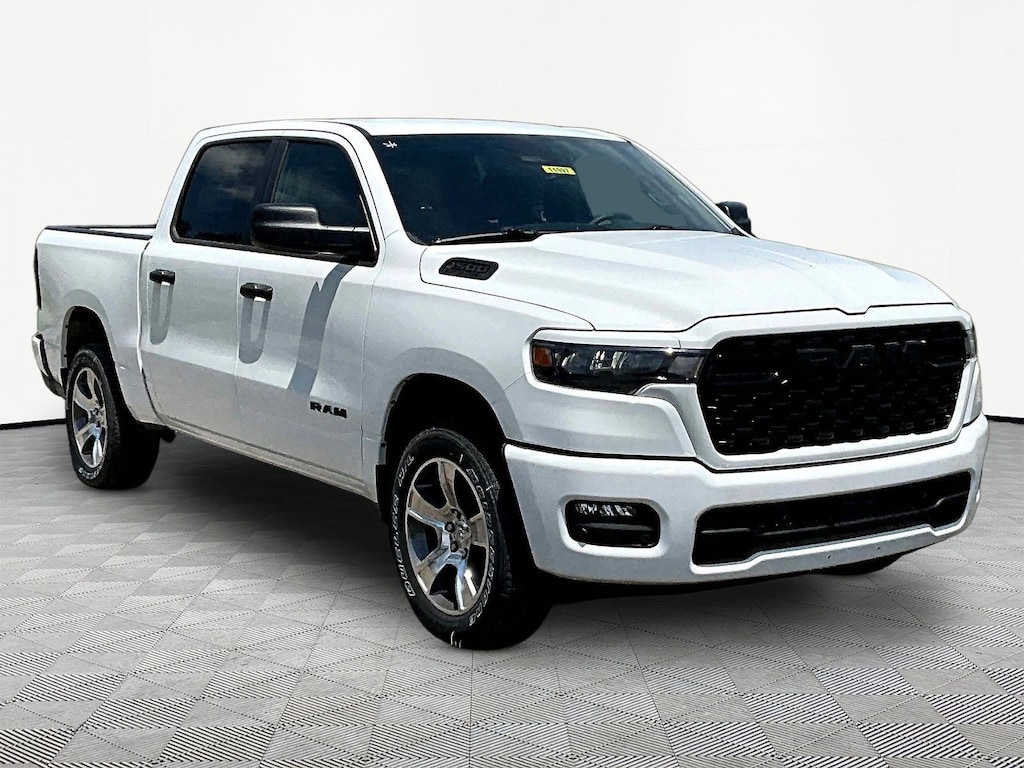 New 2026 Ram 1500 EXPRESS CREW CAB 4X4 5'7 BOX Pickup