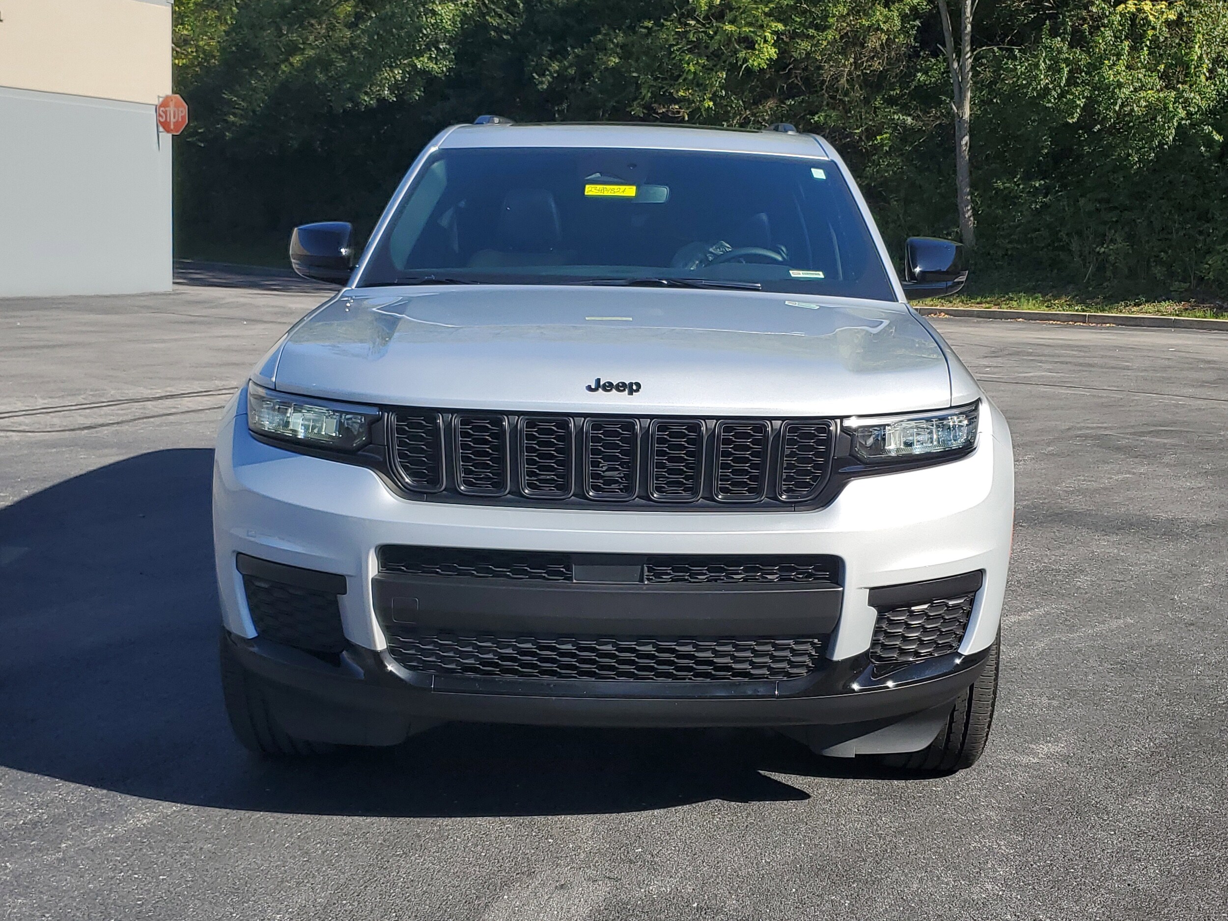 2023 Jeep Grand Cherokee Altitude photo 2