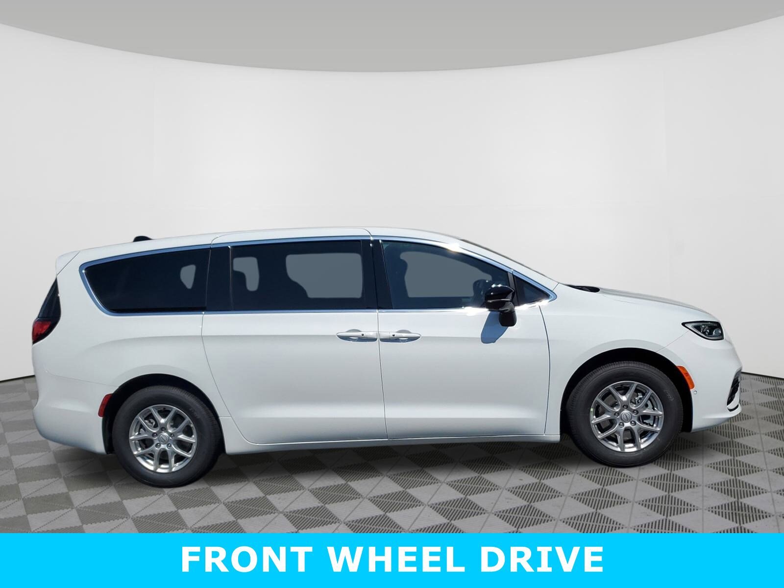 2026 Chrysler Pacifica photo 3