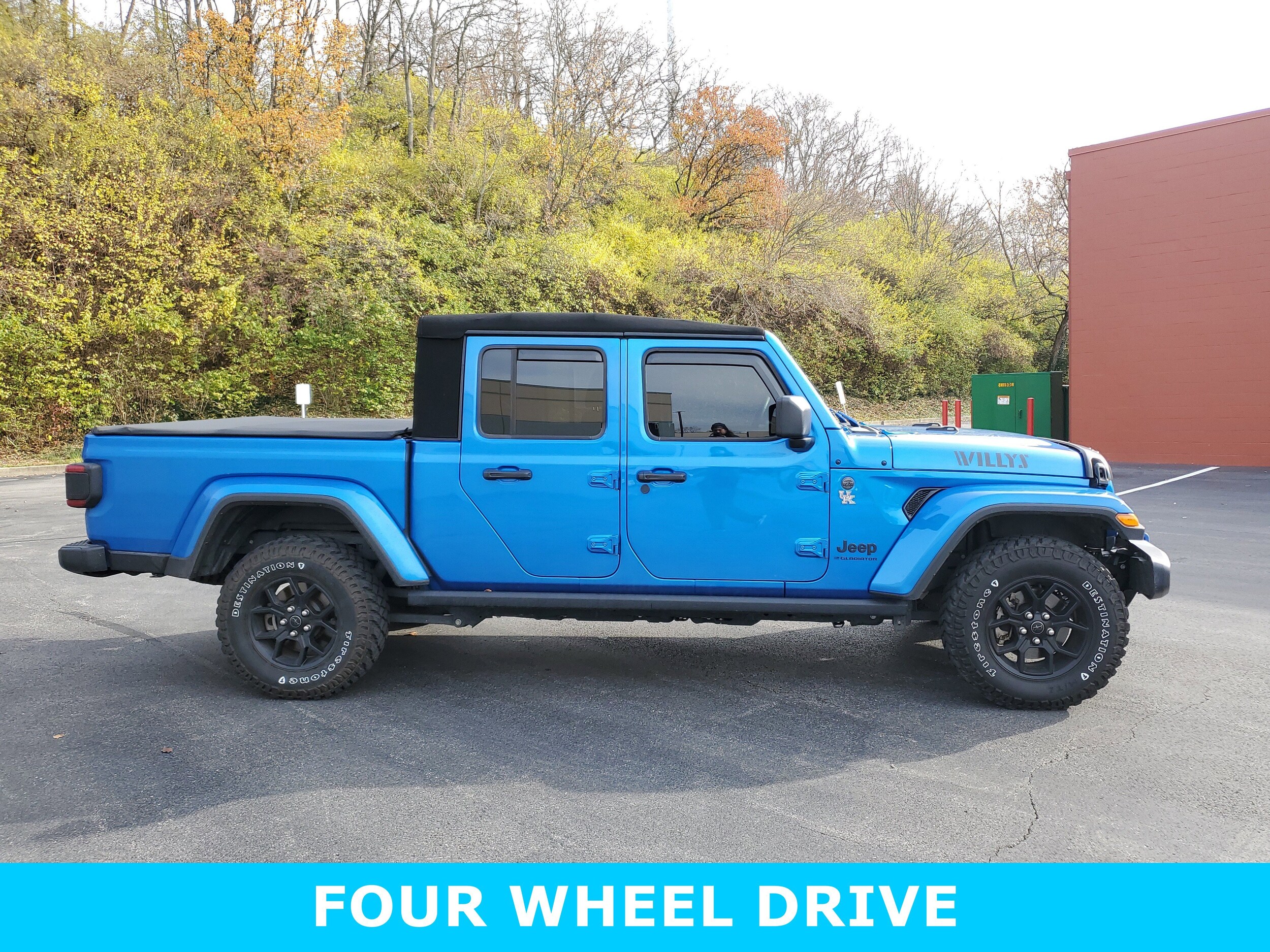 2024 Jeep Gladiator Willys photo 3