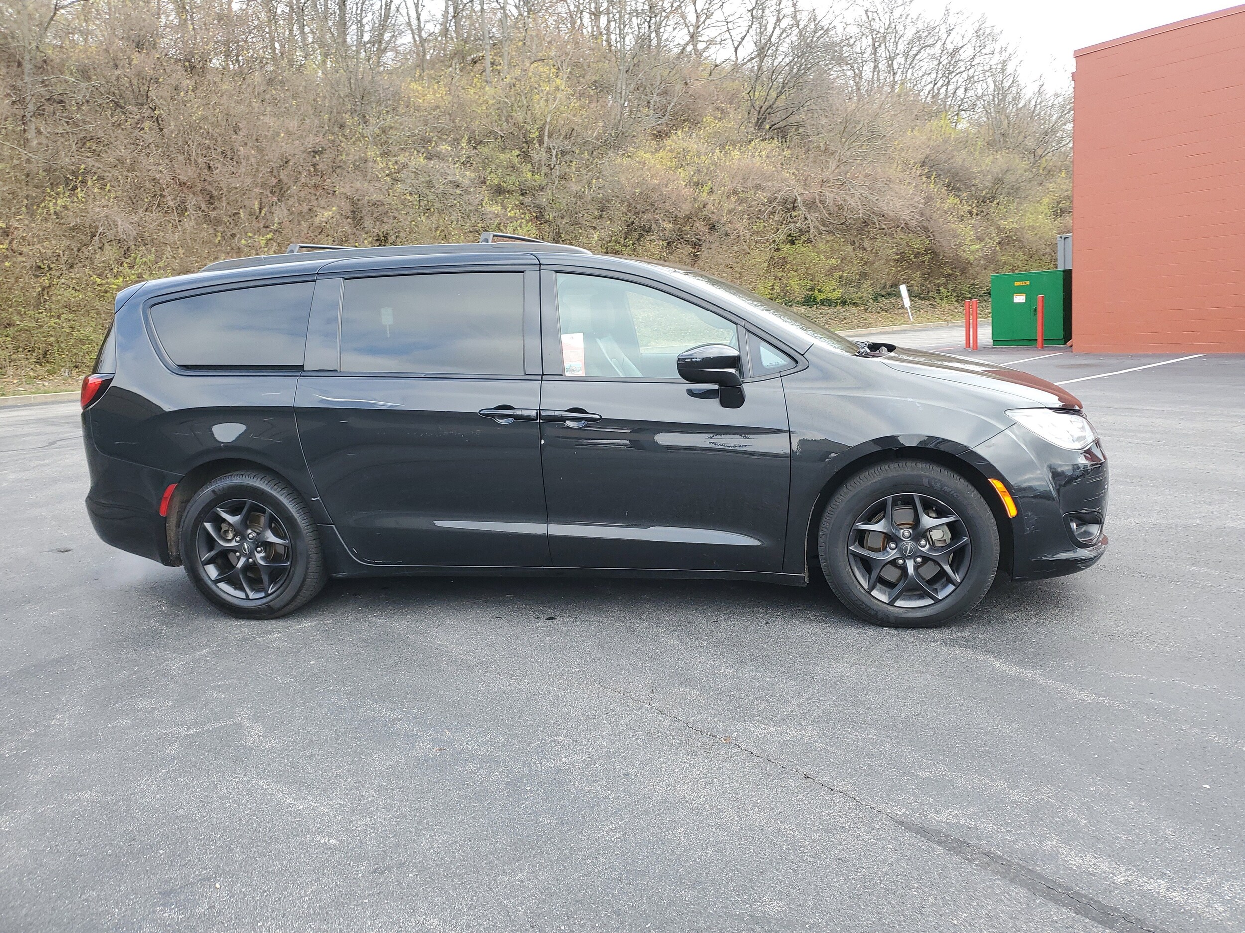 2019 Chrysler Pacifica Touring L photo 3