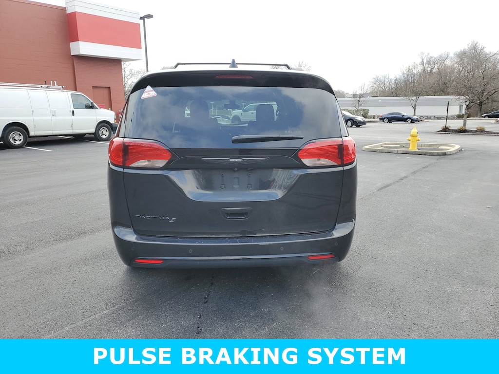 Used 2019 Chrysler Pacifica Touring L FWD Van Passenger Van