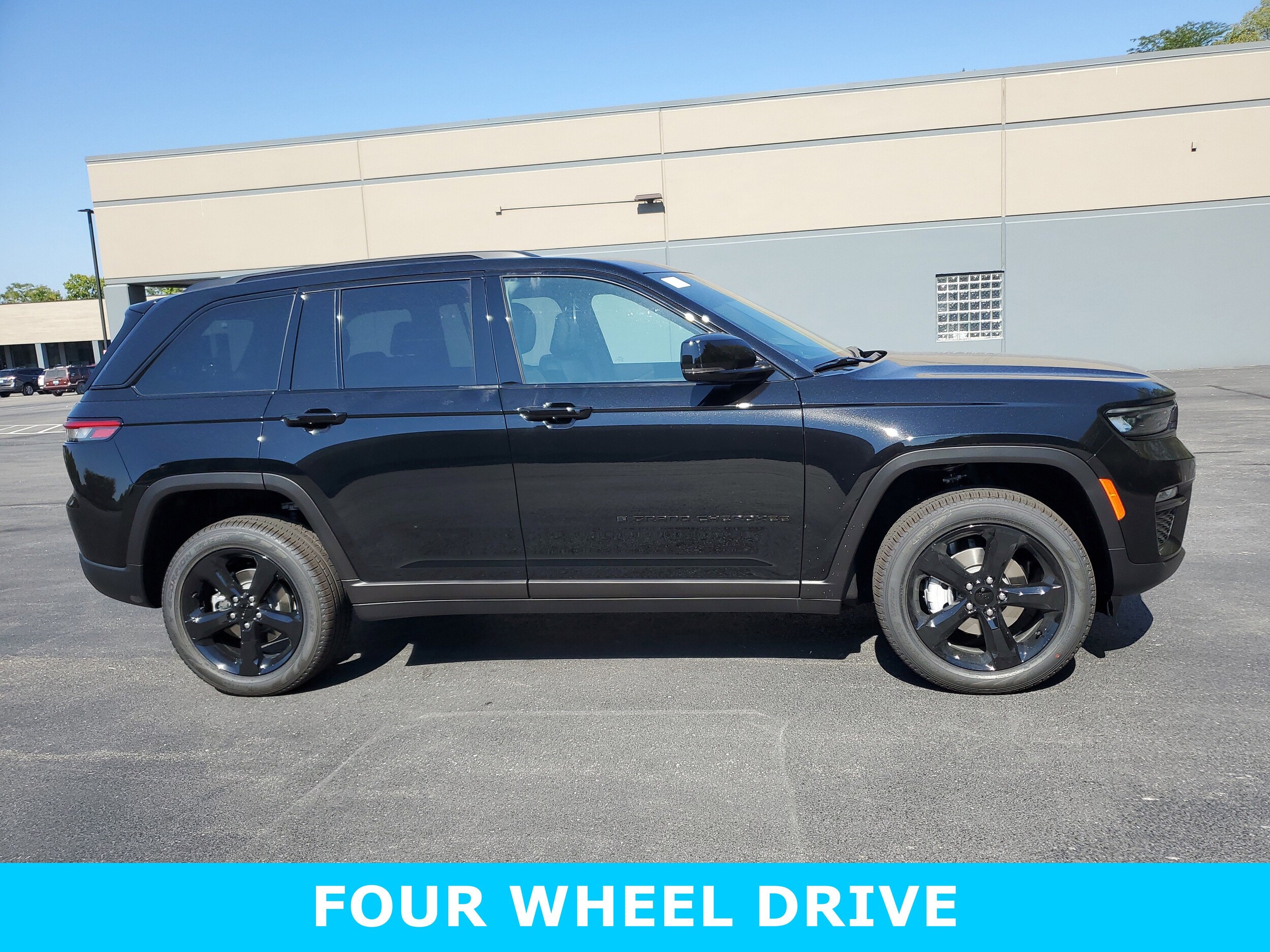 2025 Jeep Grand Cherokee Limited photo 3