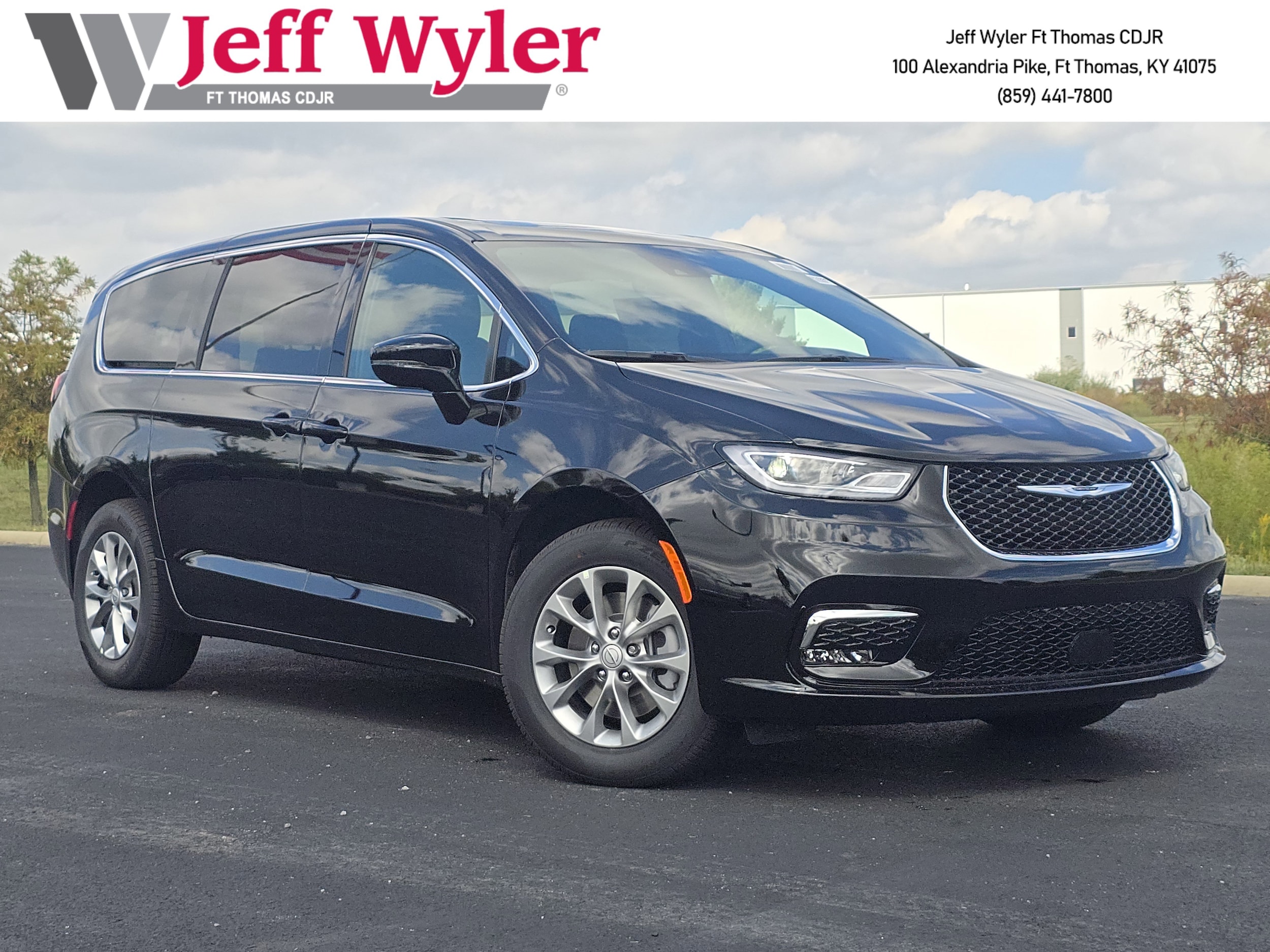 2026 Chrysler Pacifica Select's photo