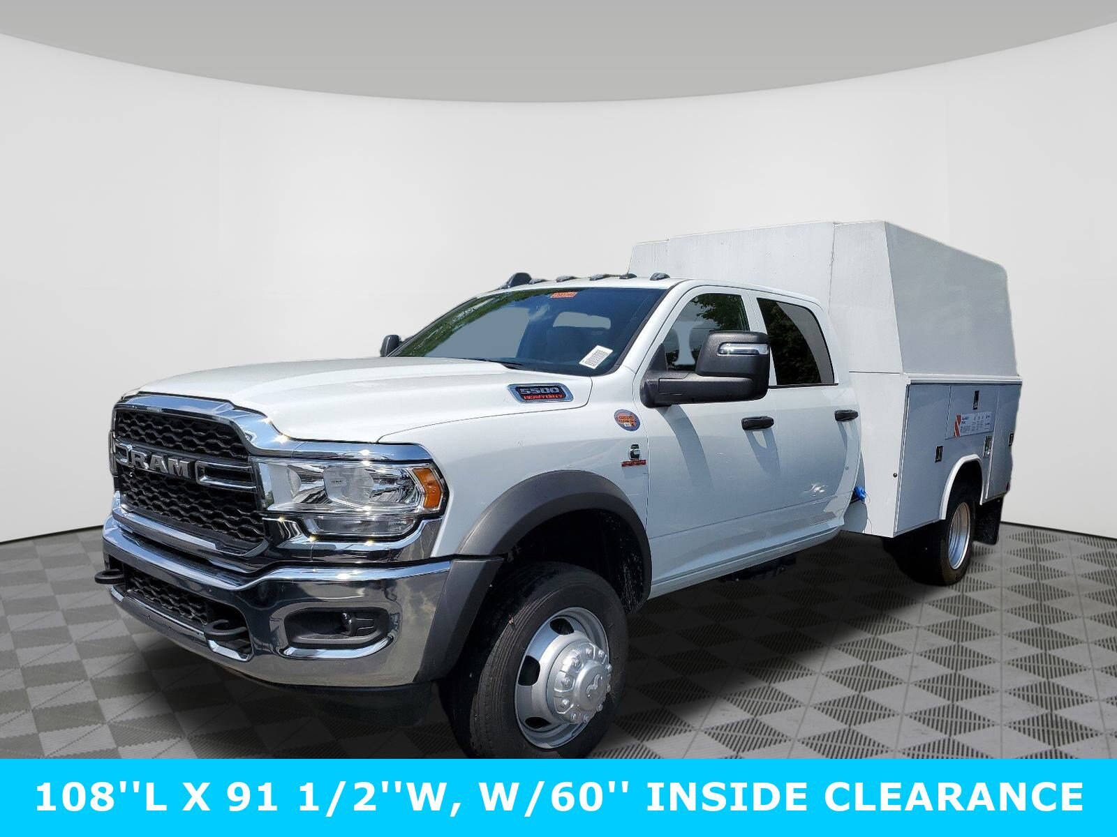 2024 Ram 5500 photo 3