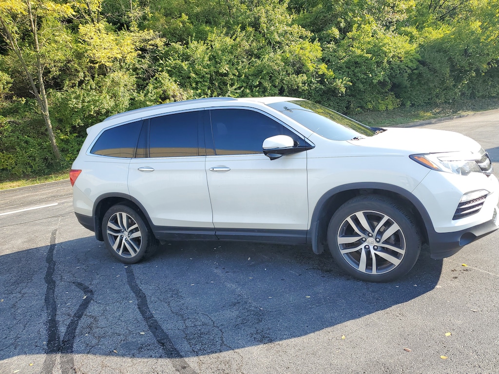 Used 2017 Honda Pilot Touring AWD SUV