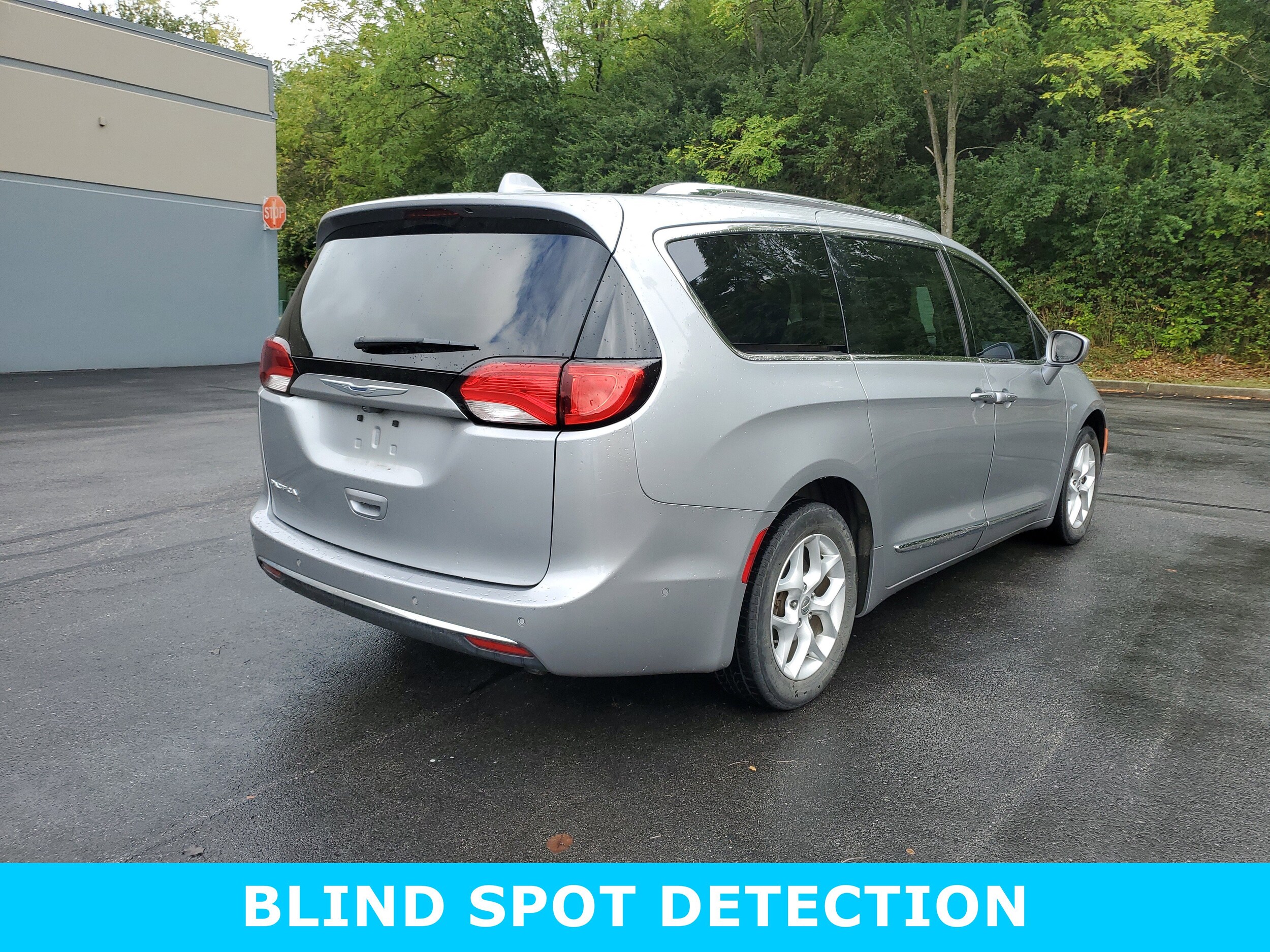 2018 Chrysler Pacifica Touring Plus photo 4