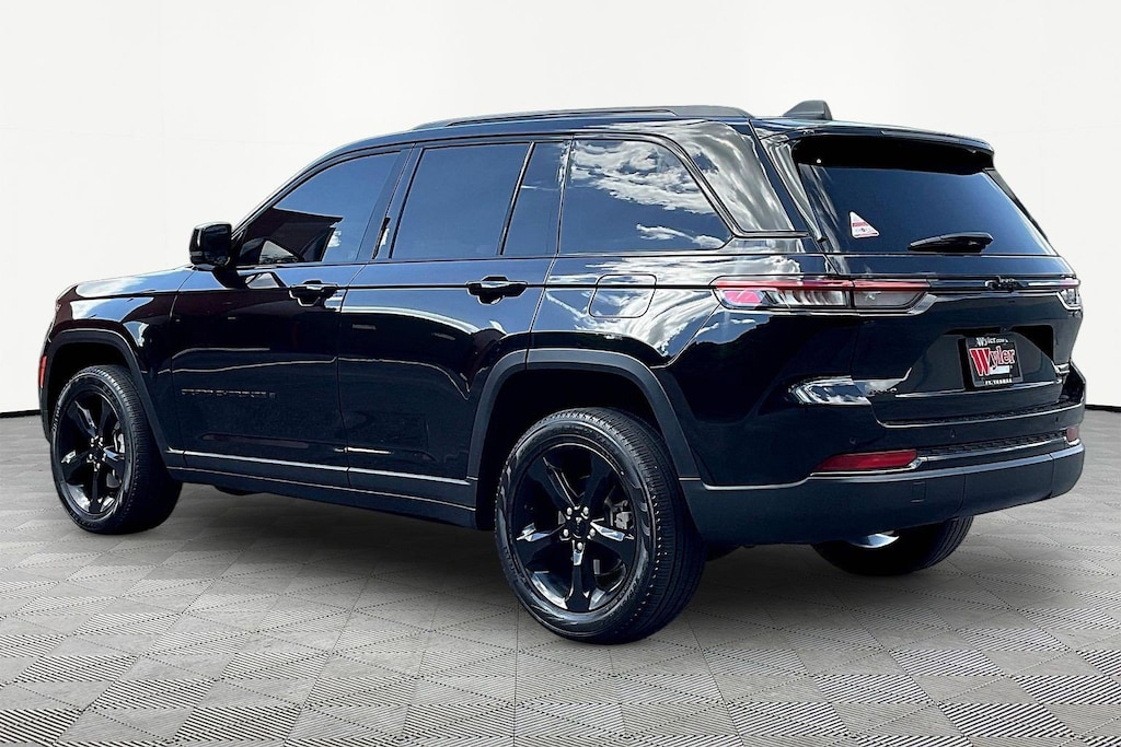 Used 2023 Jeep Grand Cherokee Limited 4x4 SUV