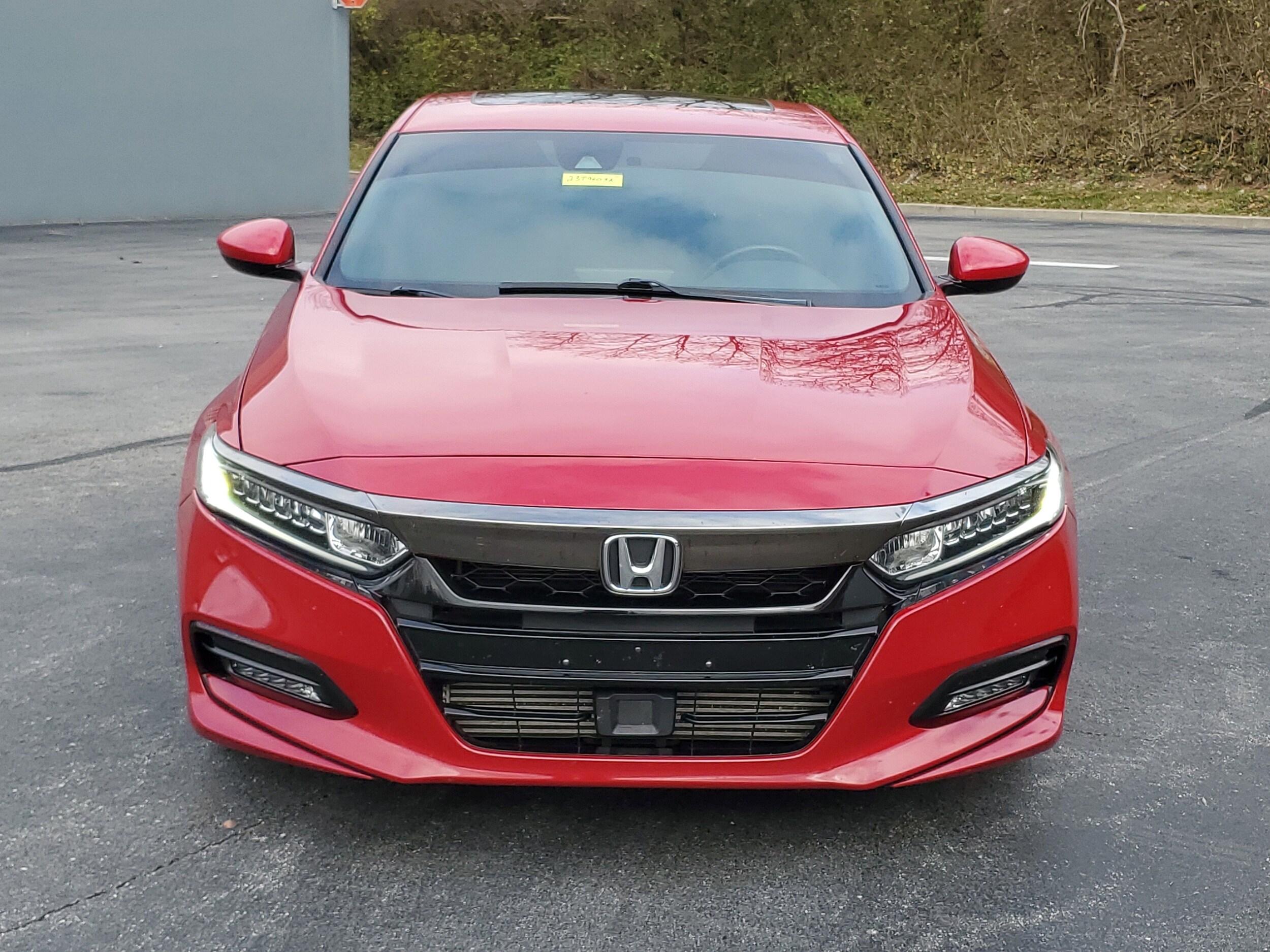 2018 Honda Accord Sport 2.0T photo 2