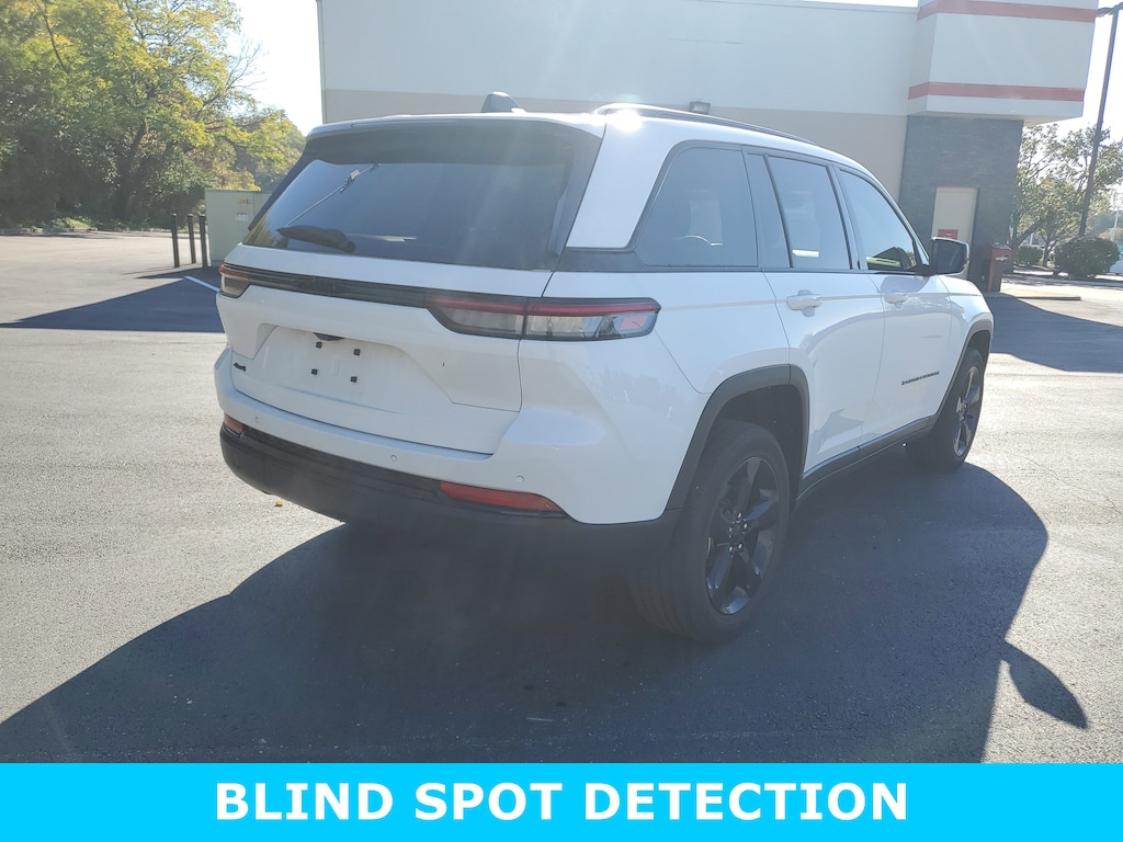 Used 2023 Jeep Grand Cherokee Altitude 4x4 SUV