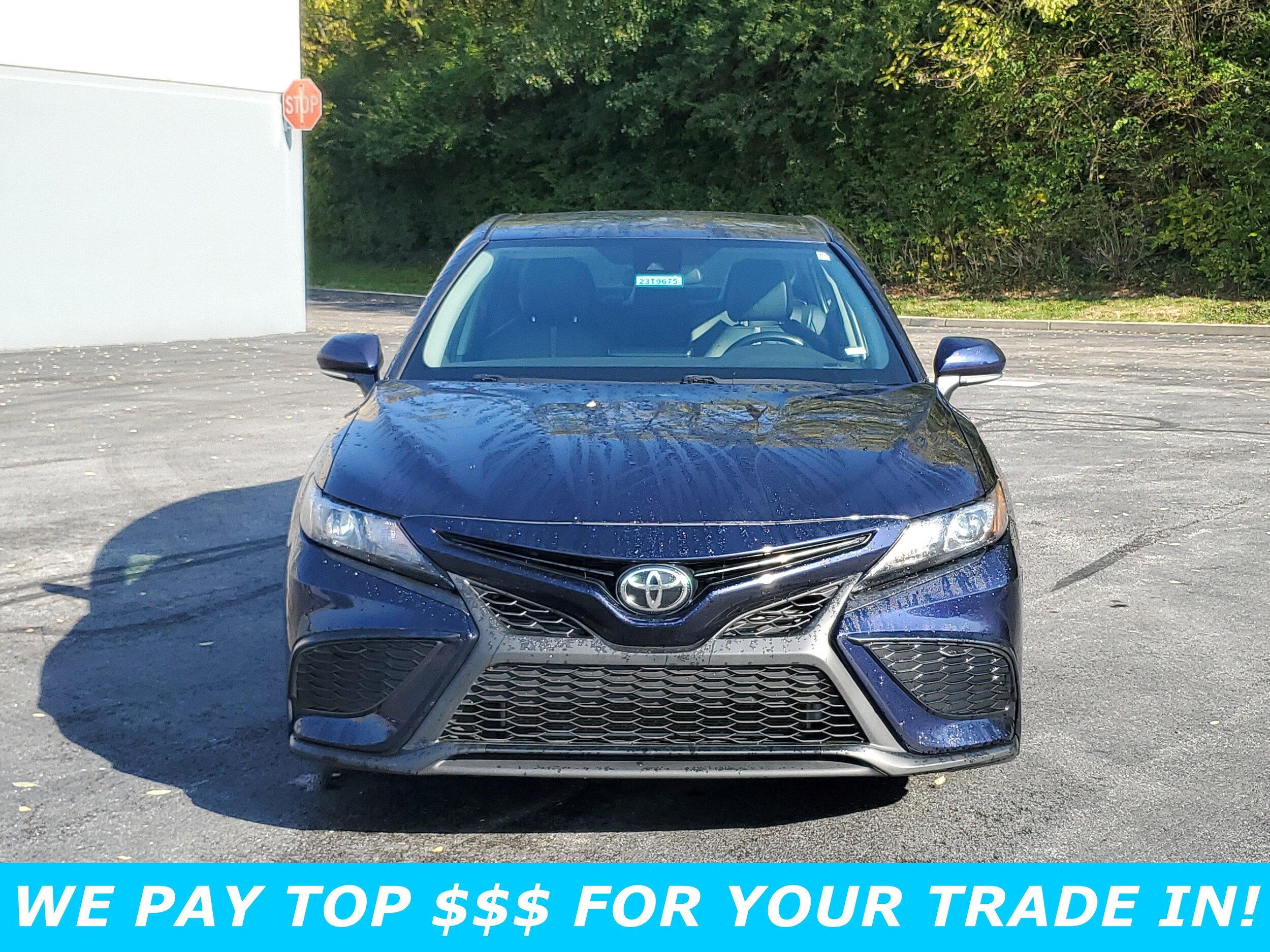2022 Toyota Camry SE photo 2