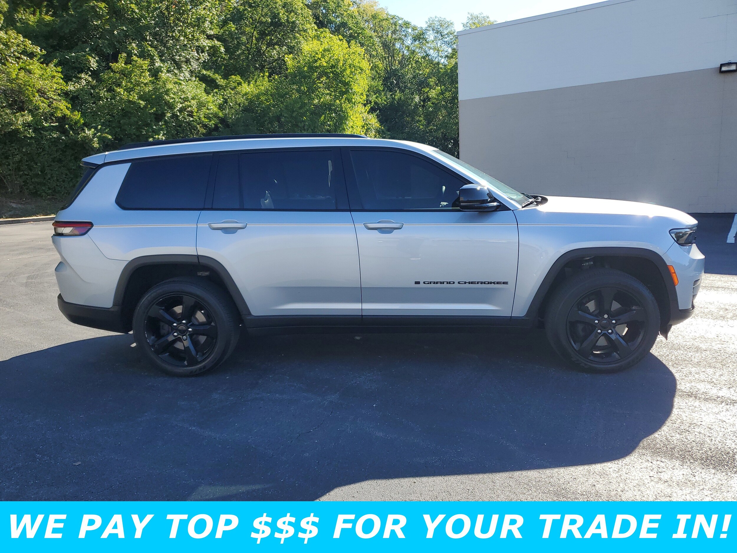 2023 Jeep Grand Cherokee Altitude photo 3
