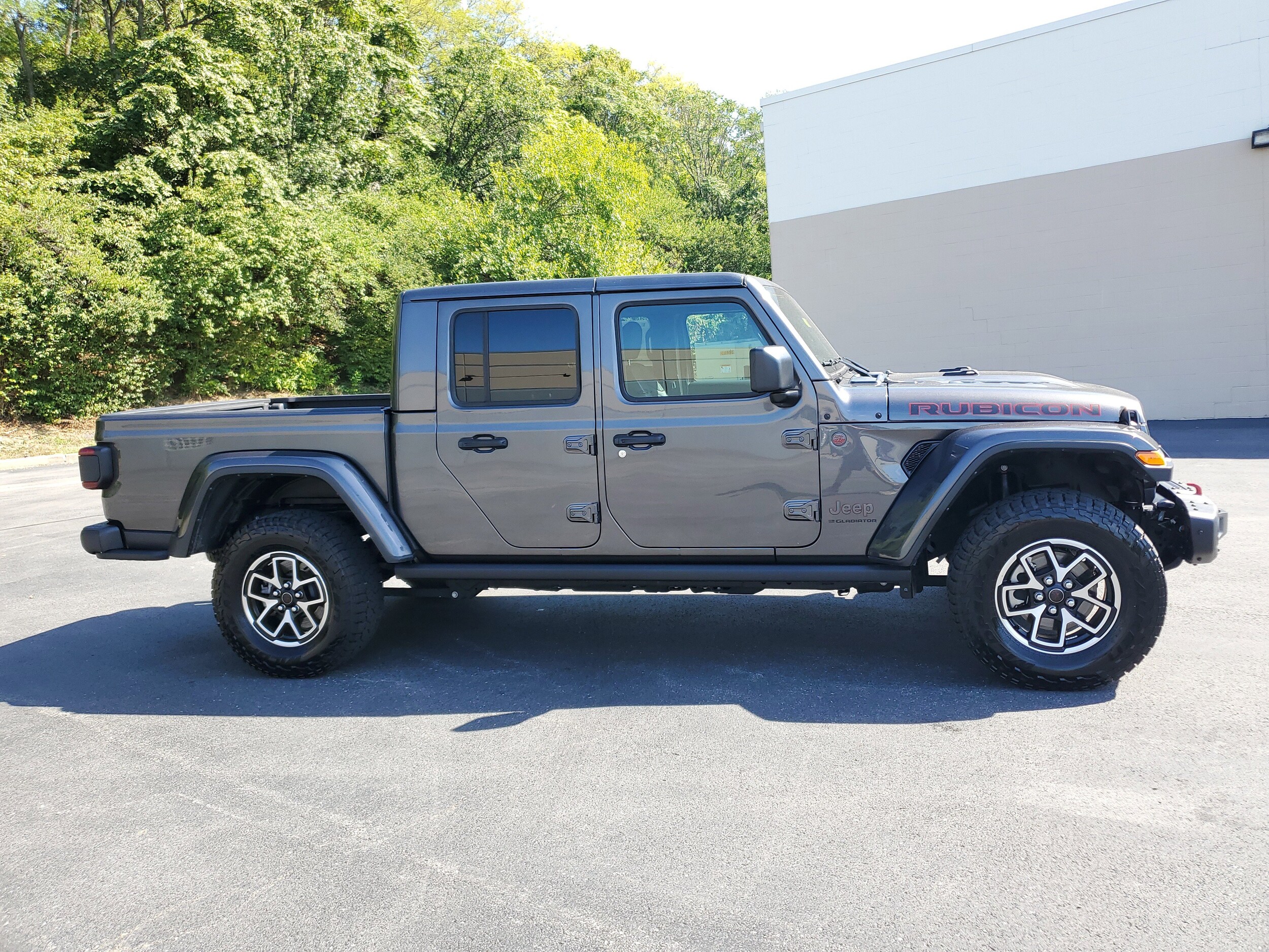 2024 Jeep Gladiator Rubicon photo 3