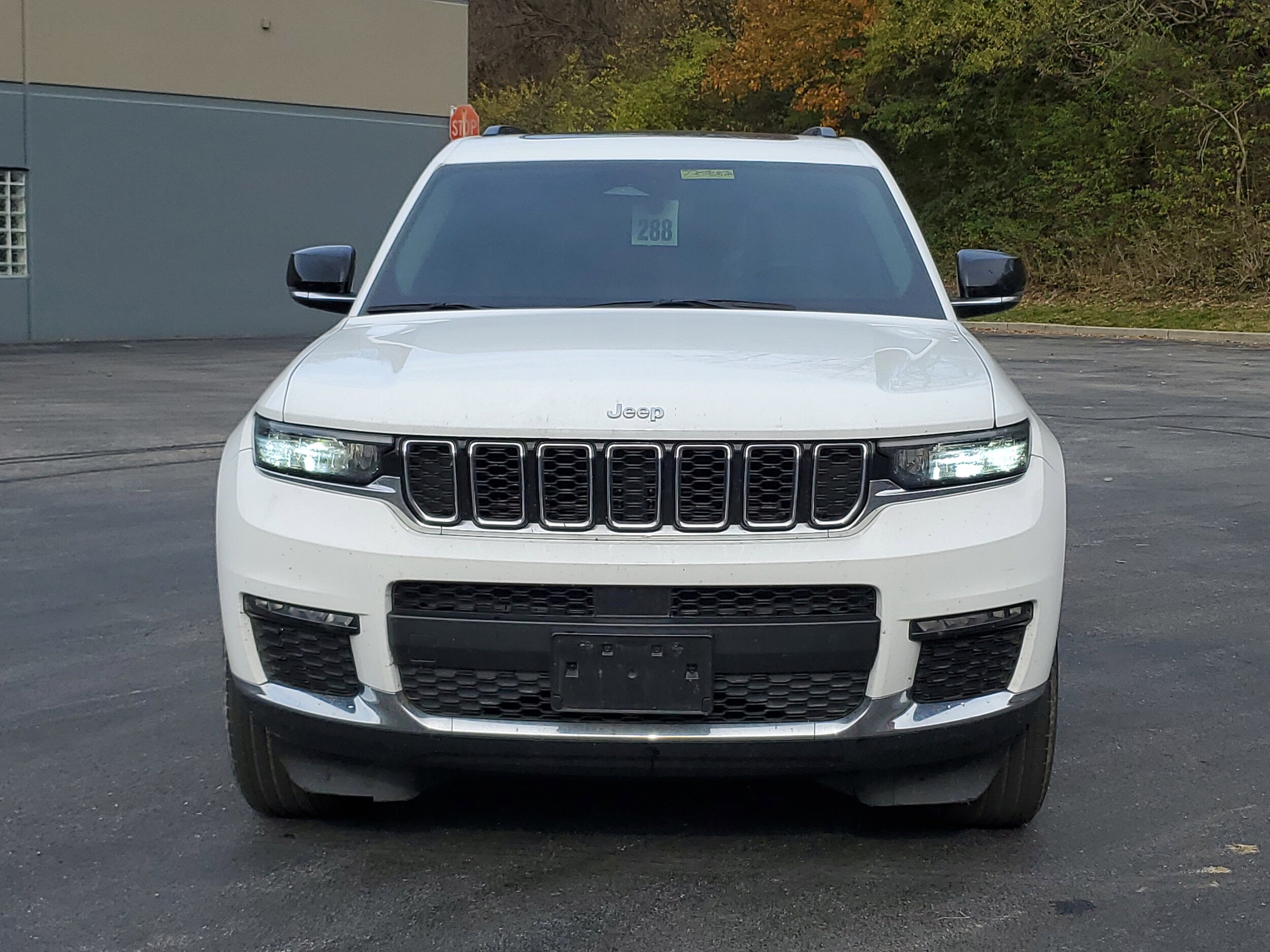 2022 Jeep Grand Cherokee Limited photo 2