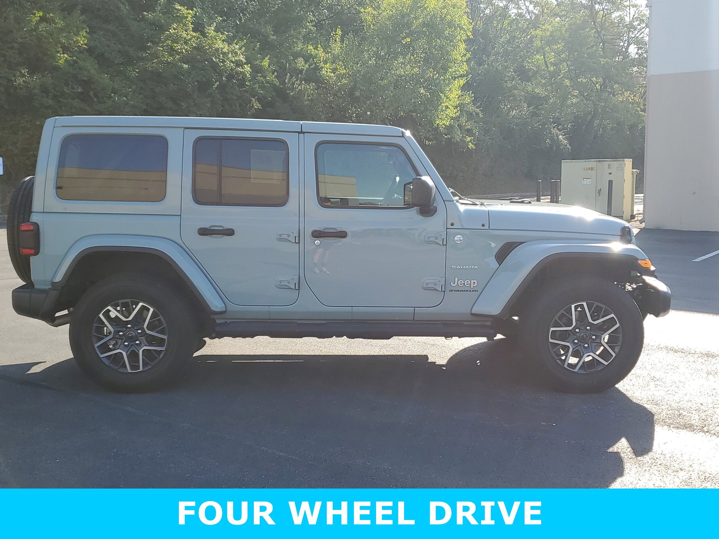 2024 Jeep Wrangler Sahara photo 3