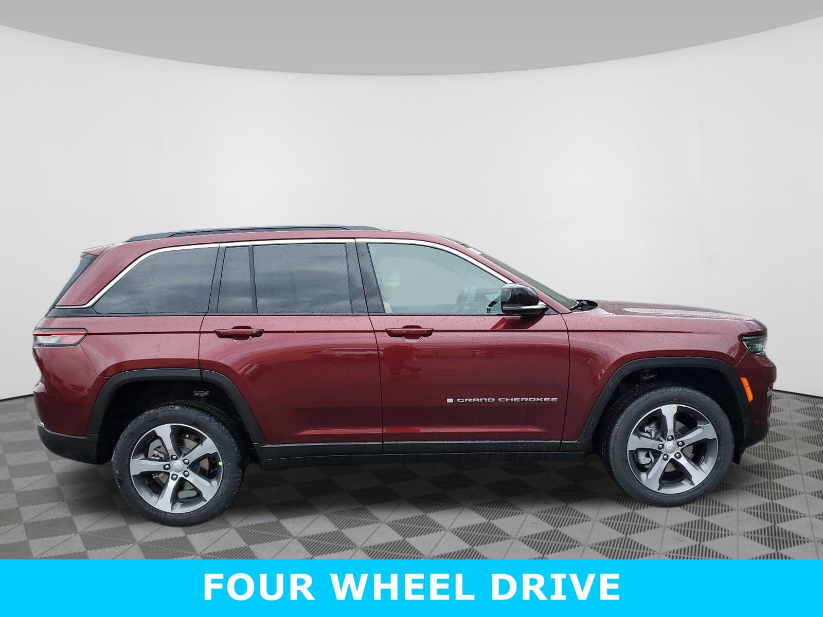 2025 Jeep Grand Cherokee Limited photo 3