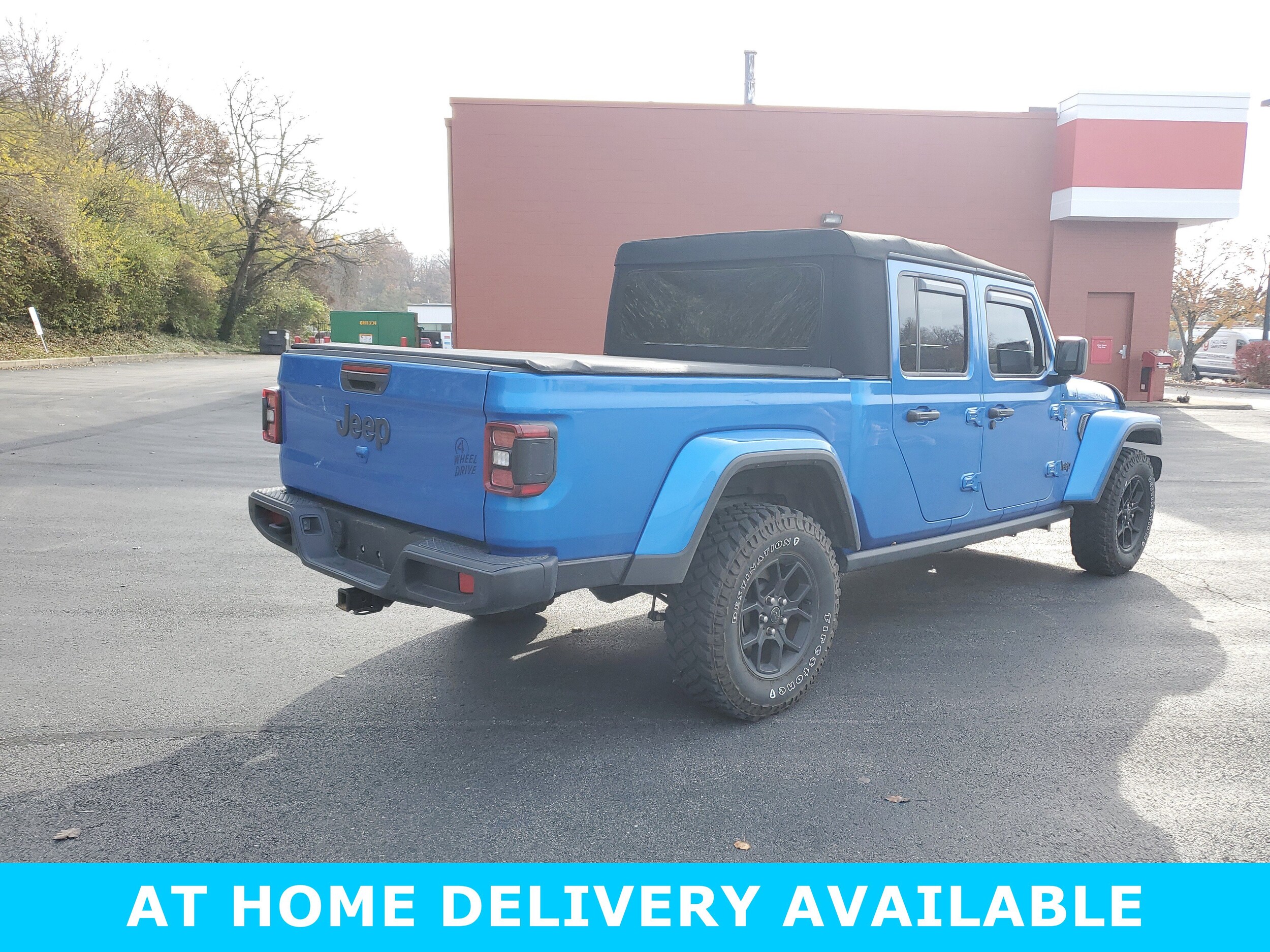 2024 Jeep Gladiator Willys photo 4