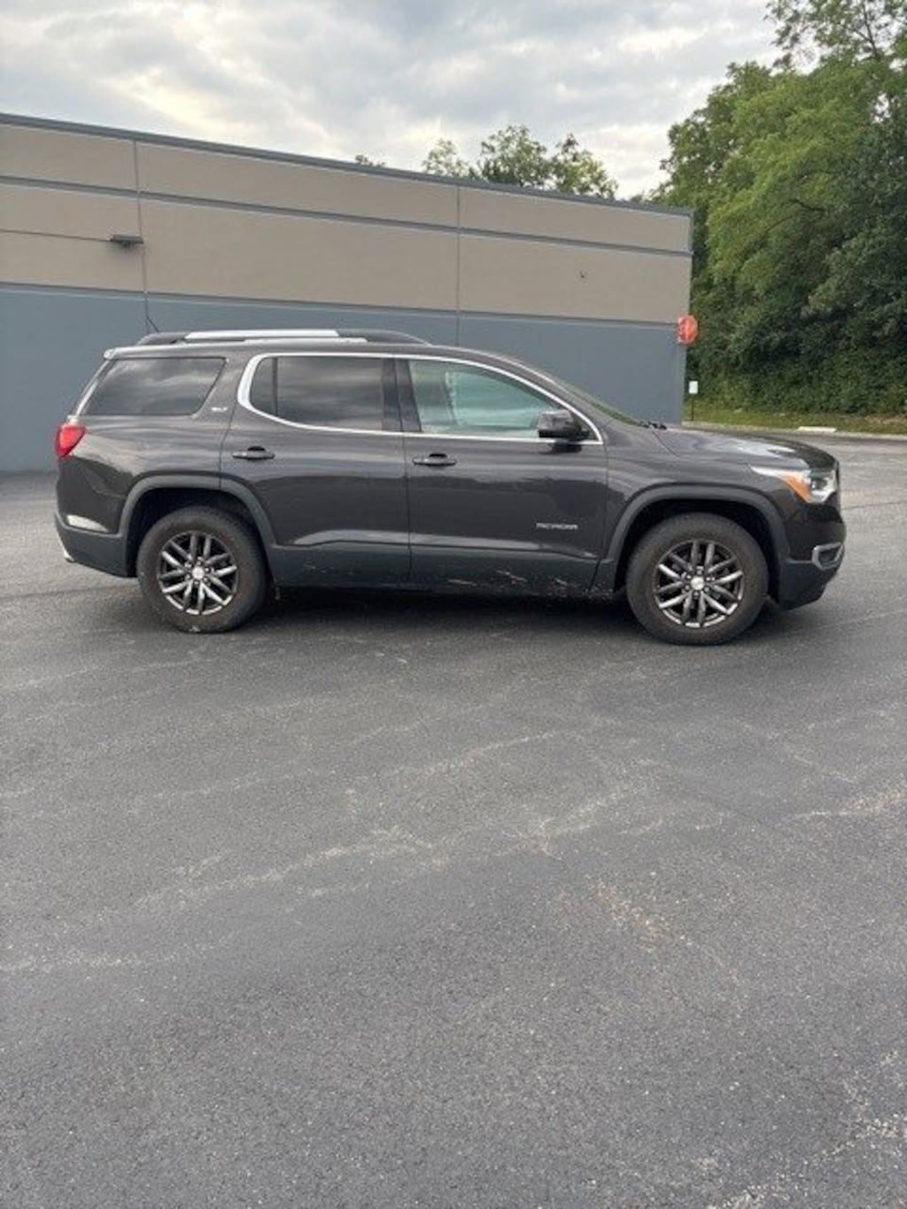 Used 2017 GMC Acadia FWD 4dr SLT w/SLT-1 SUV