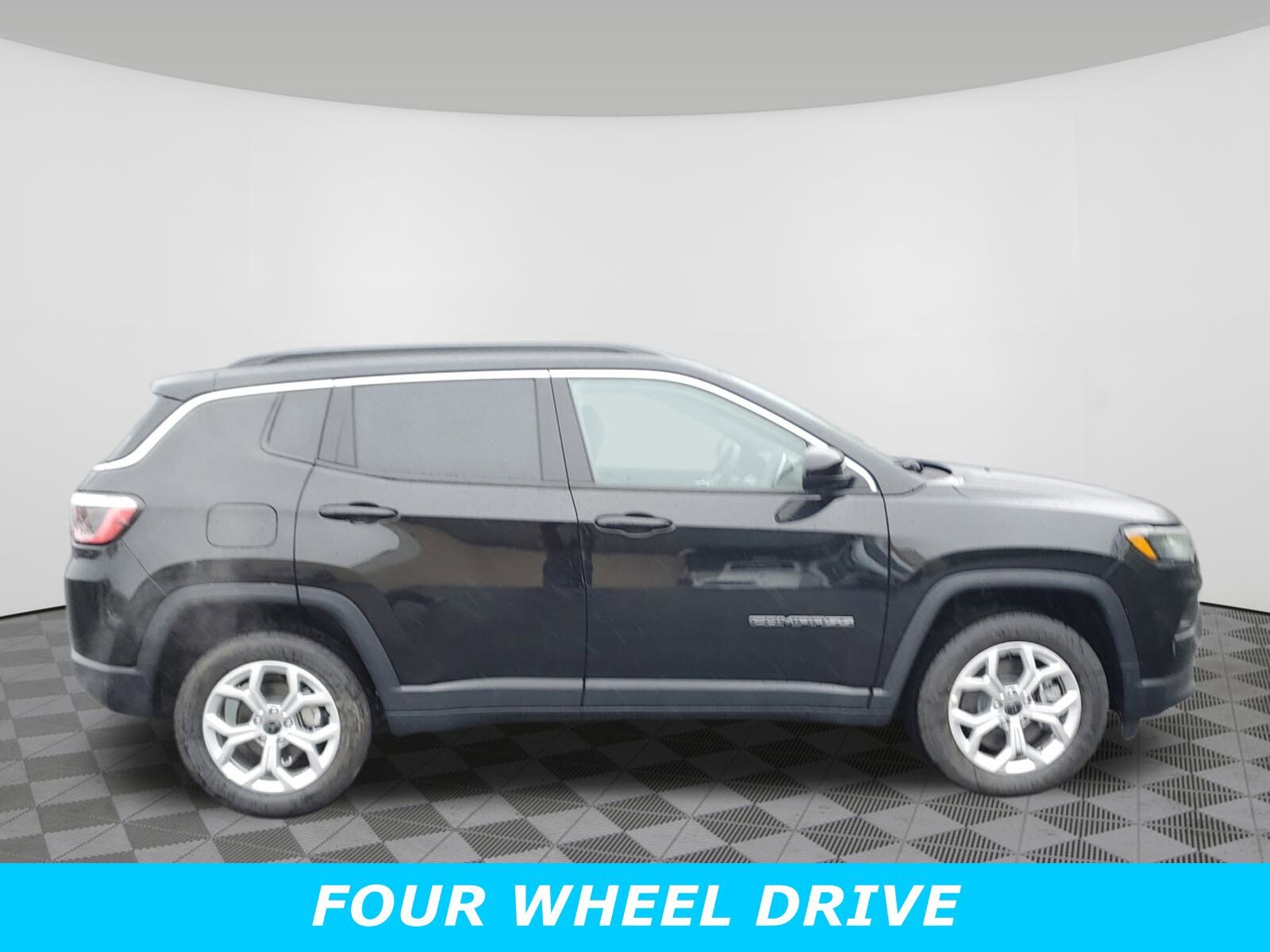 2025 Jeep Compass Latitude photo 3