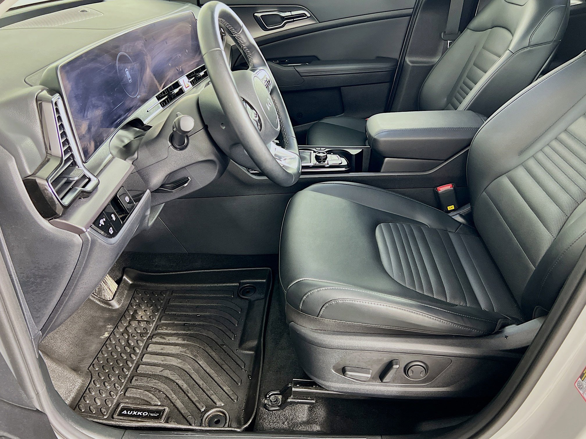 2025 Kia Sportage photo 3