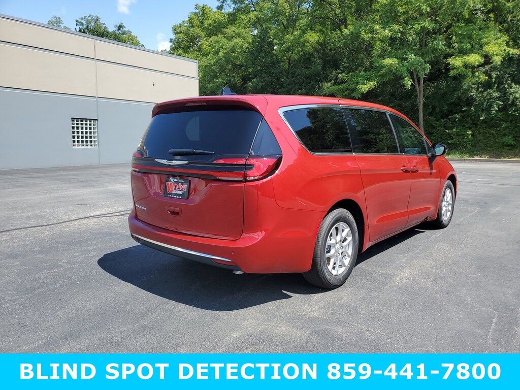 New 2026 Chrysler Pacifica SELECT Passenger Van