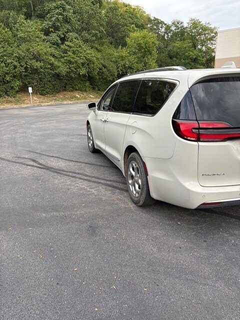 2021 Chrysler Pacifica Limited photo 4
