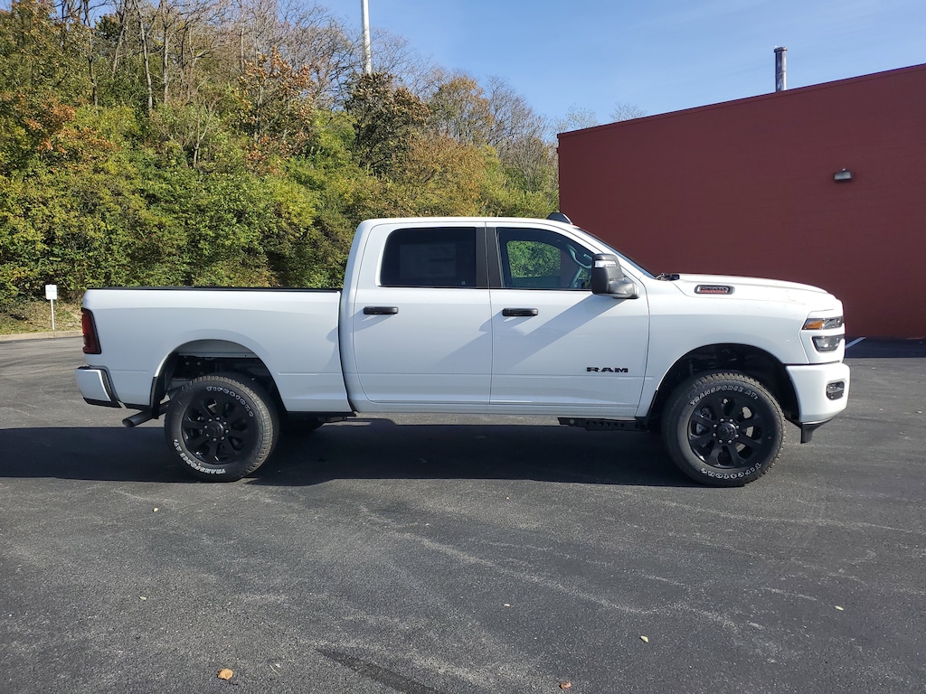 New 2026 Ram 2500 BIG HORN CREW CAB 4X4 6'4 BOX Pickup