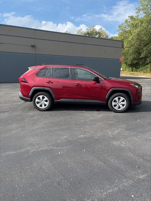 2021 Toyota RAV4 LE photo 3