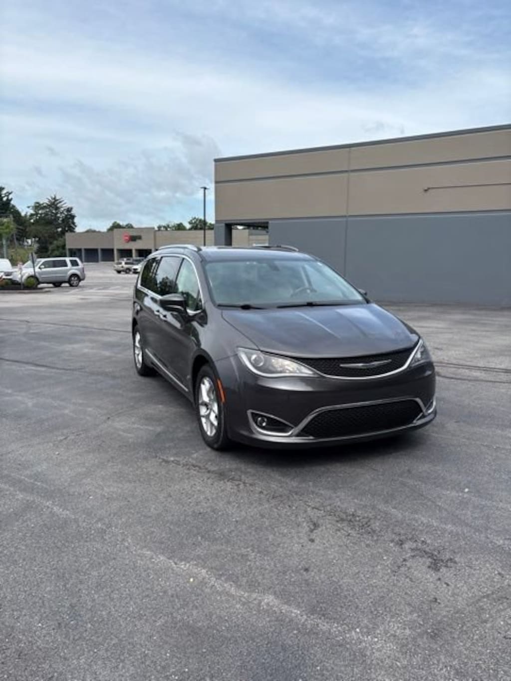 Used 2019 Chrysler Pacifica Touring L Plus FWD Van Passenger Van