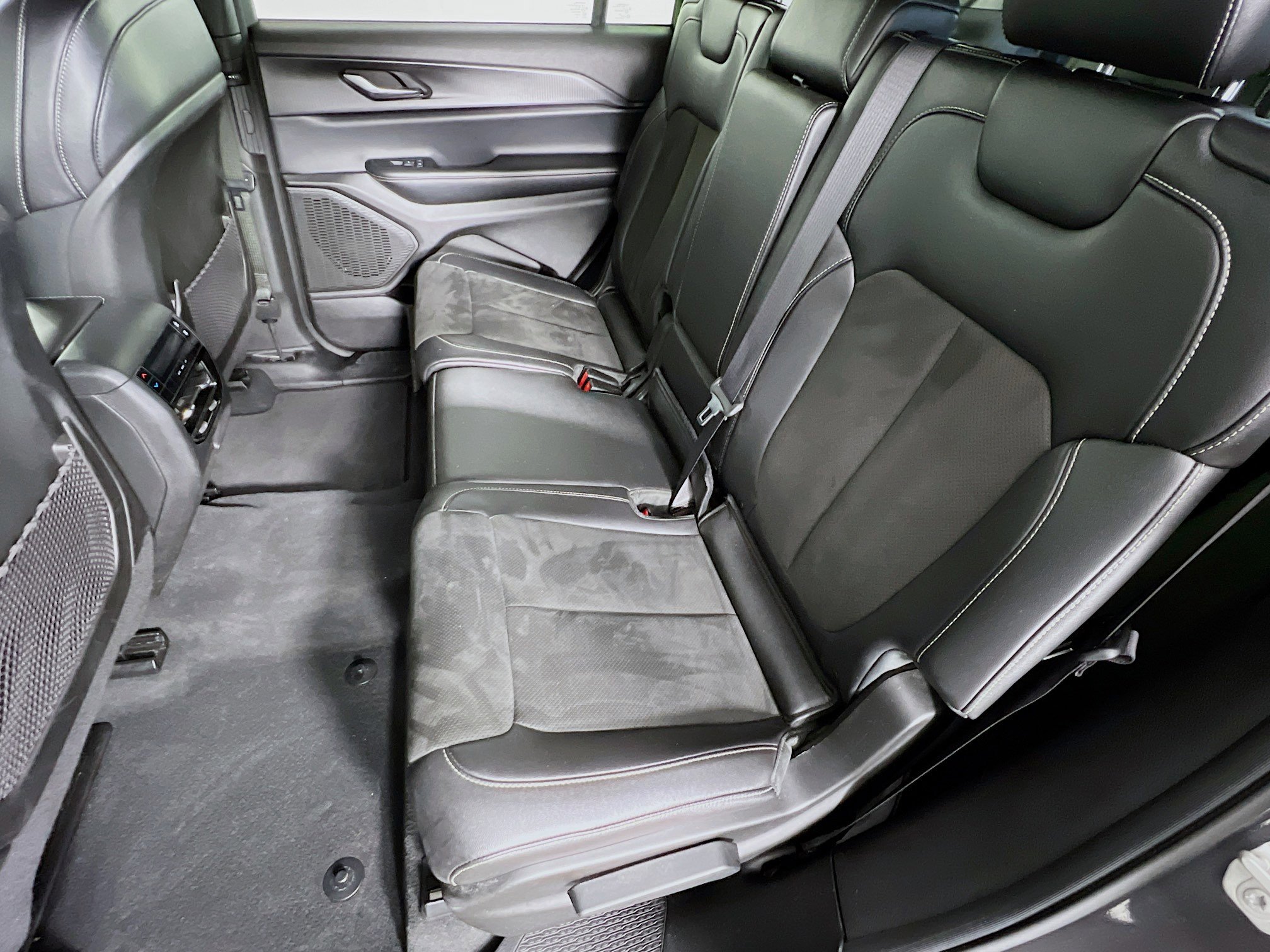 2024 Jeep Grand Cherokee Altitude photo 4