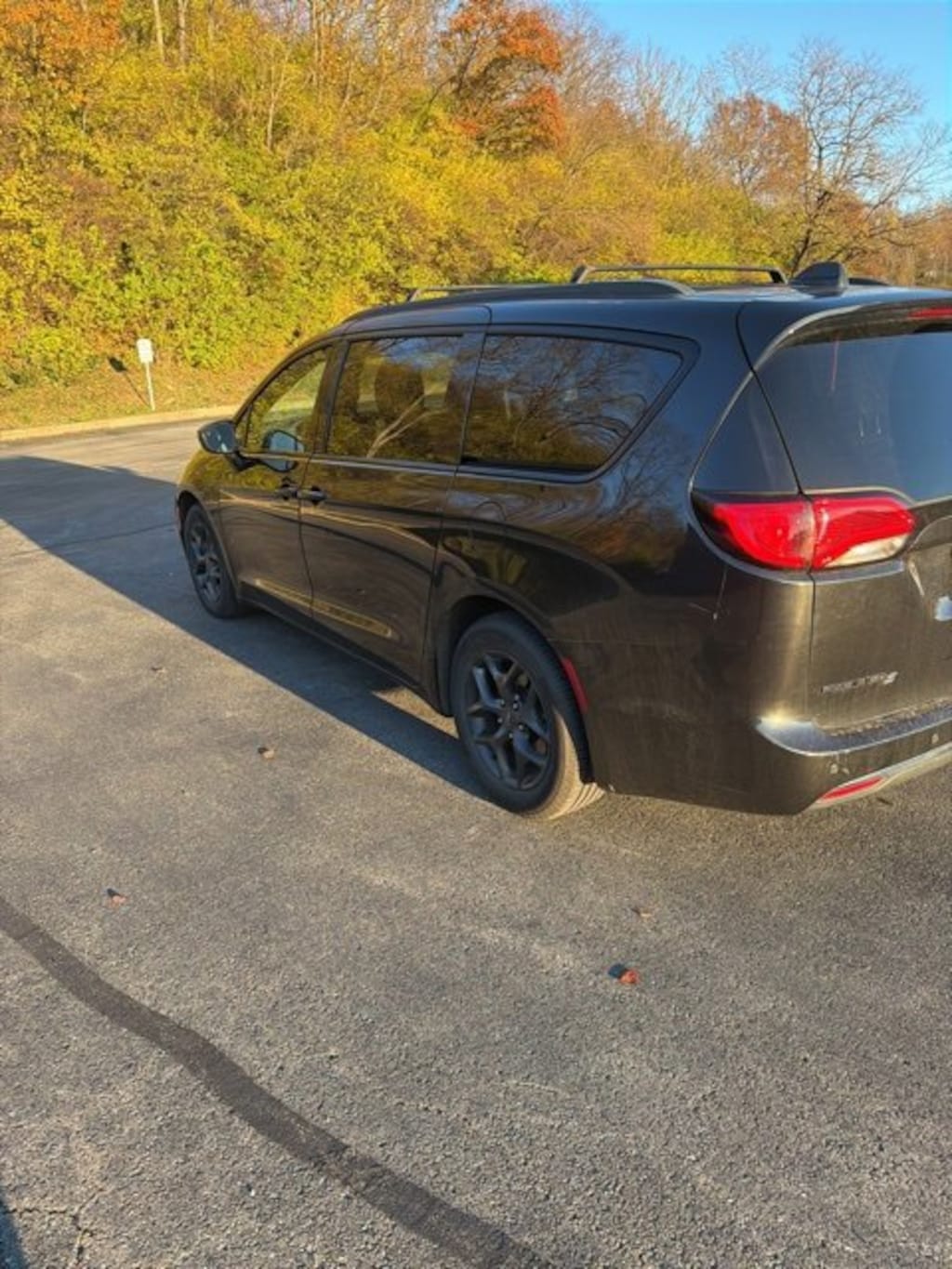 Used 2019 Chrysler Pacifica Touring L FWD Van Passenger Van
