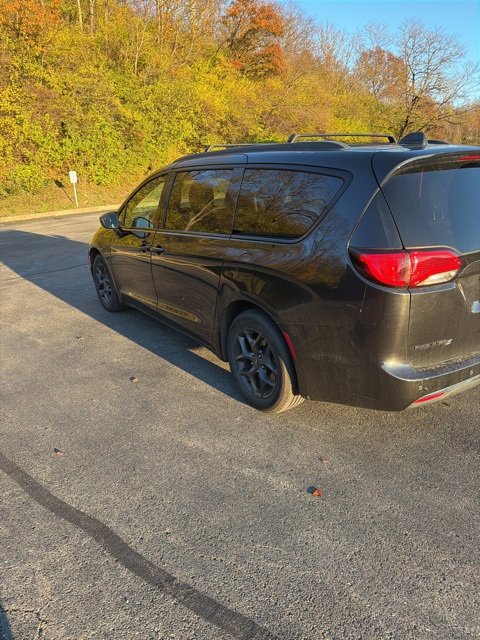 2019 Chrysler Pacifica Touring L photo 3