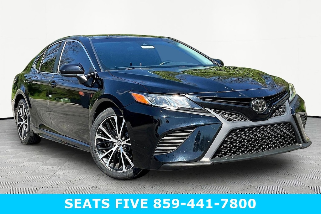 Used 2019 Toyota Camry SE Auto Sedan