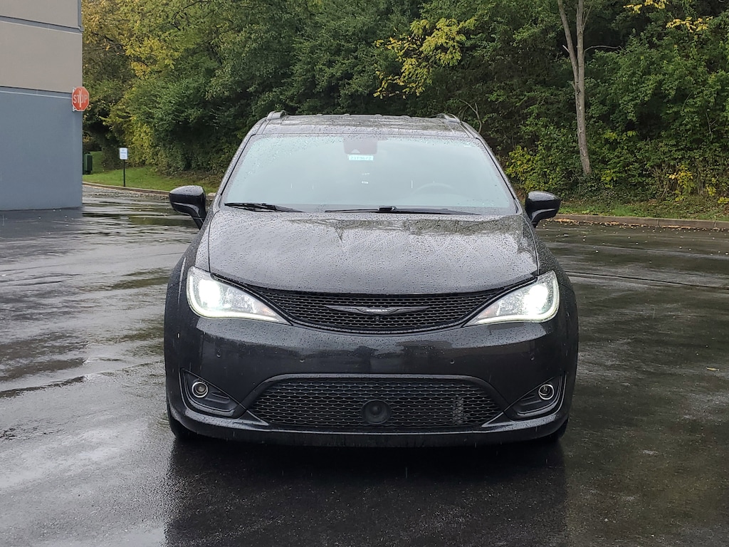 Used 2019 Chrysler Pacifica Touring L FWD Van Passenger Van