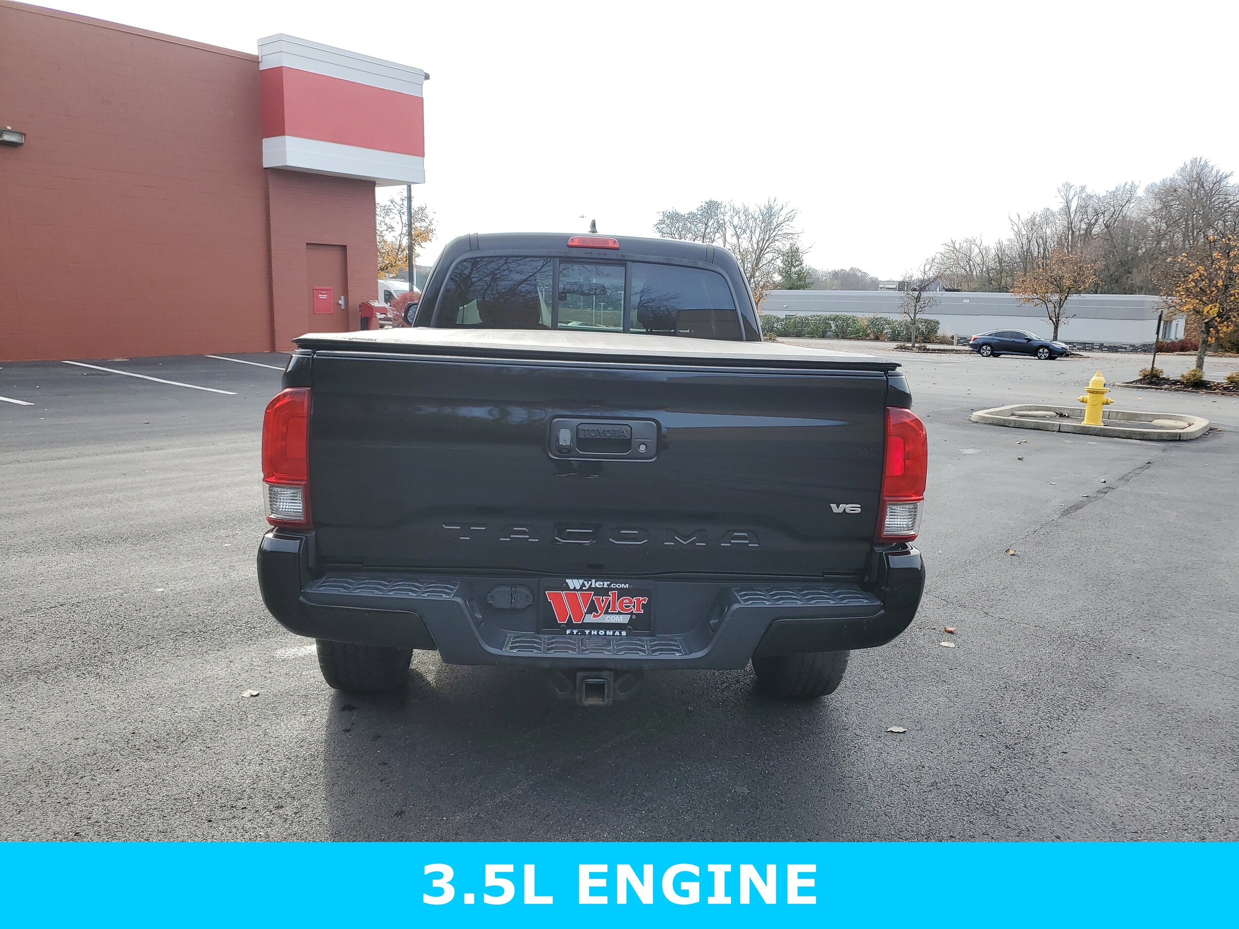 2016 Toyota Tacoma TRD Sport photo 3