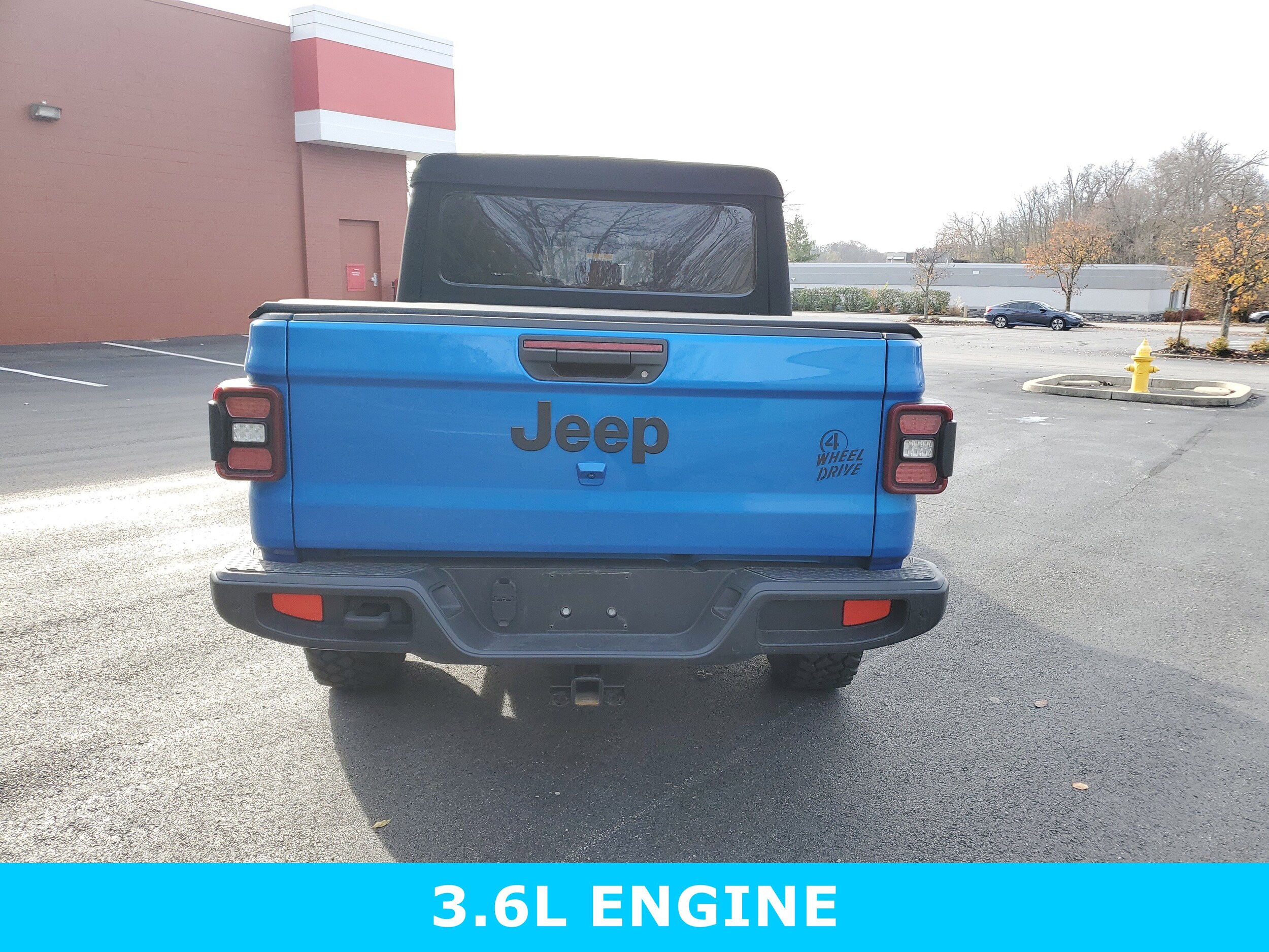 2024 Jeep Gladiator Willys photo 4