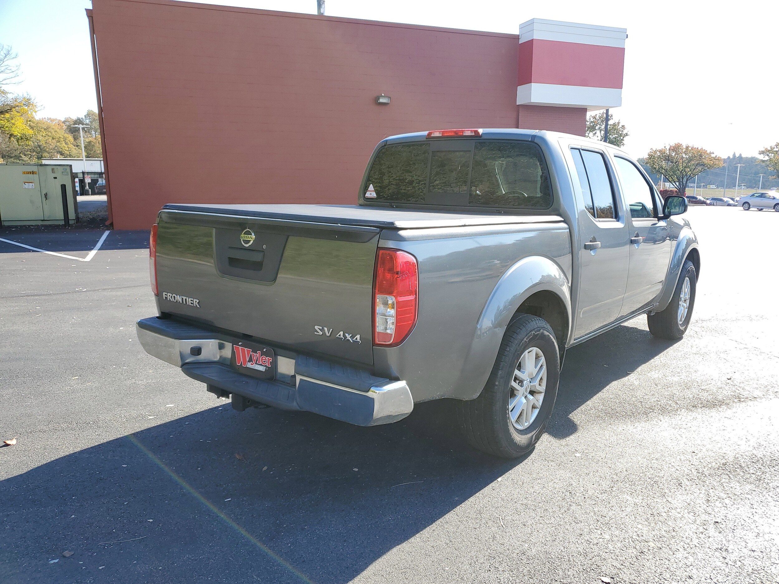 2016 Nissan Frontier Crew Cab SV photo 3