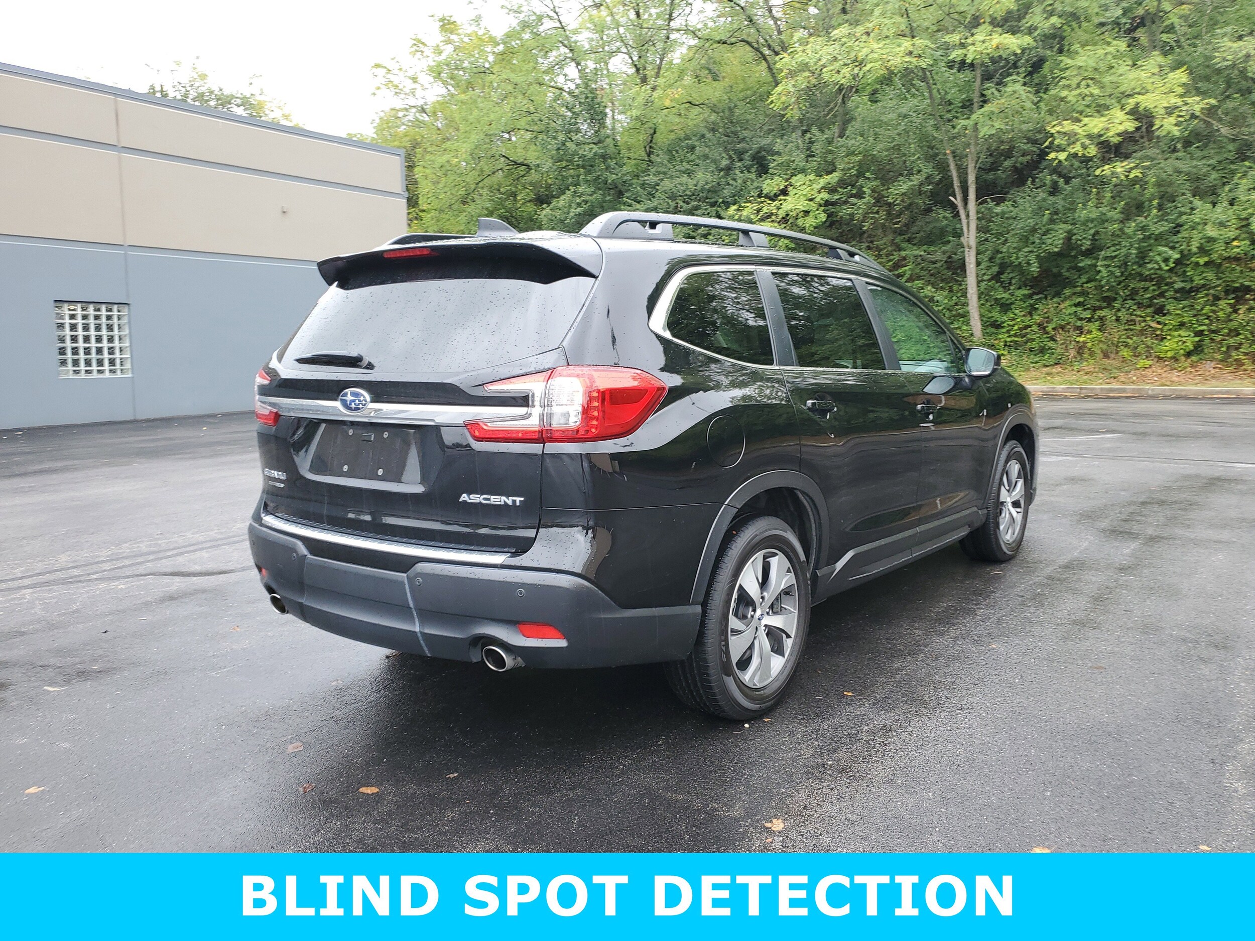2024 Subaru Ascent Premium photo 2
