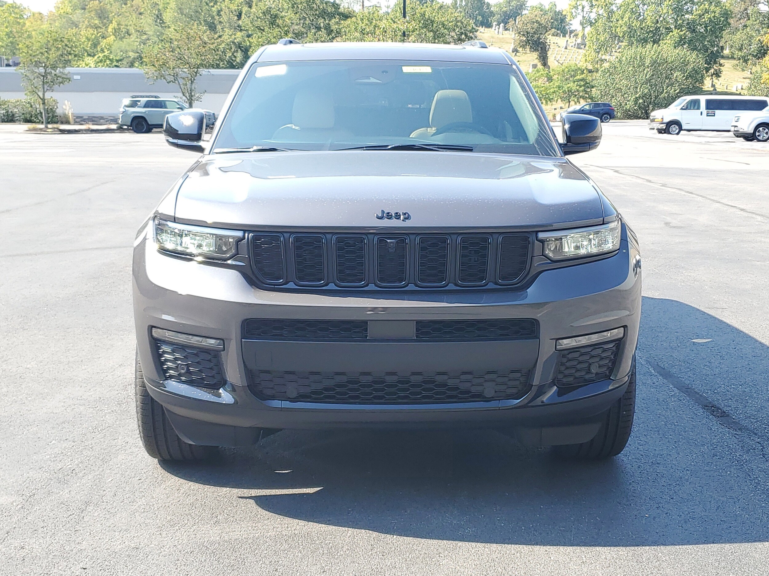 2025 Jeep Grand Cherokee Limited photo 2