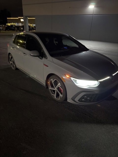 2024 Volkswagen Golf GTI SE's photo