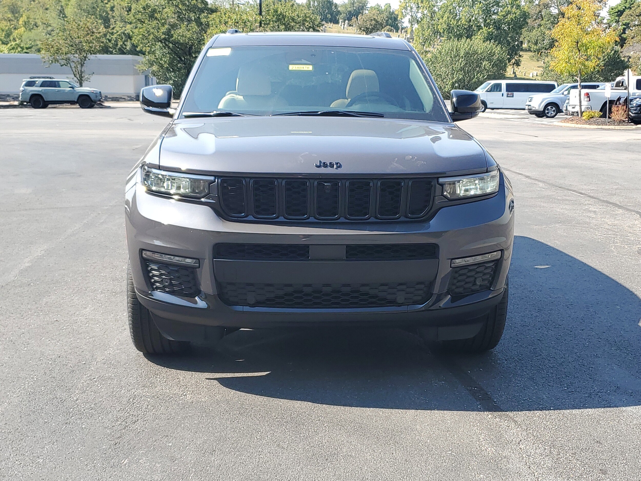 2025 Jeep Grand Cherokee Limited photo 2