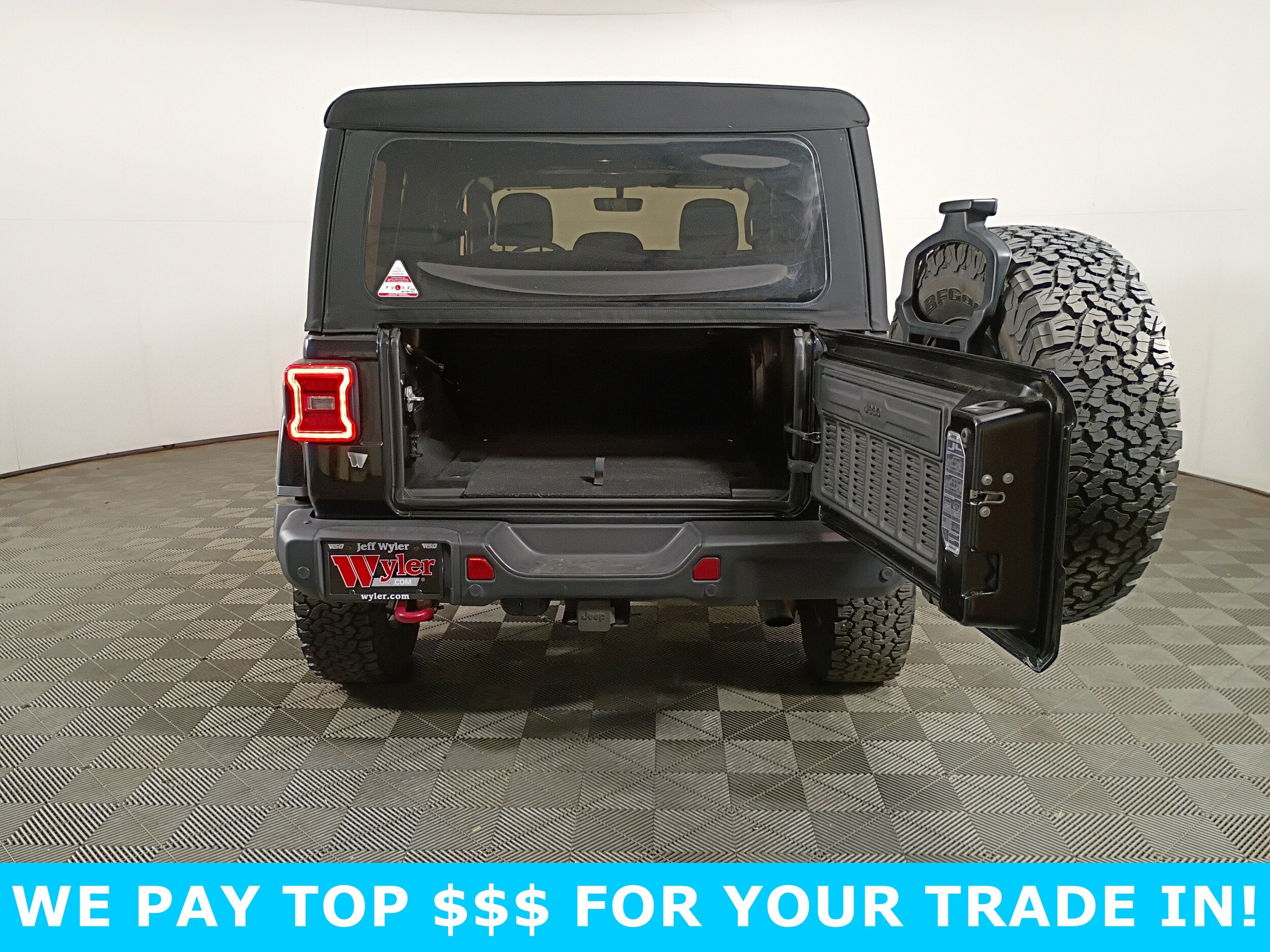 2018 Jeep Wrangler Unlimited Rubicon photo 2