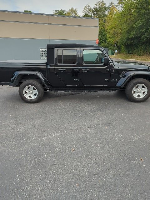 2022 Jeep Gladiator Sport S photo 2