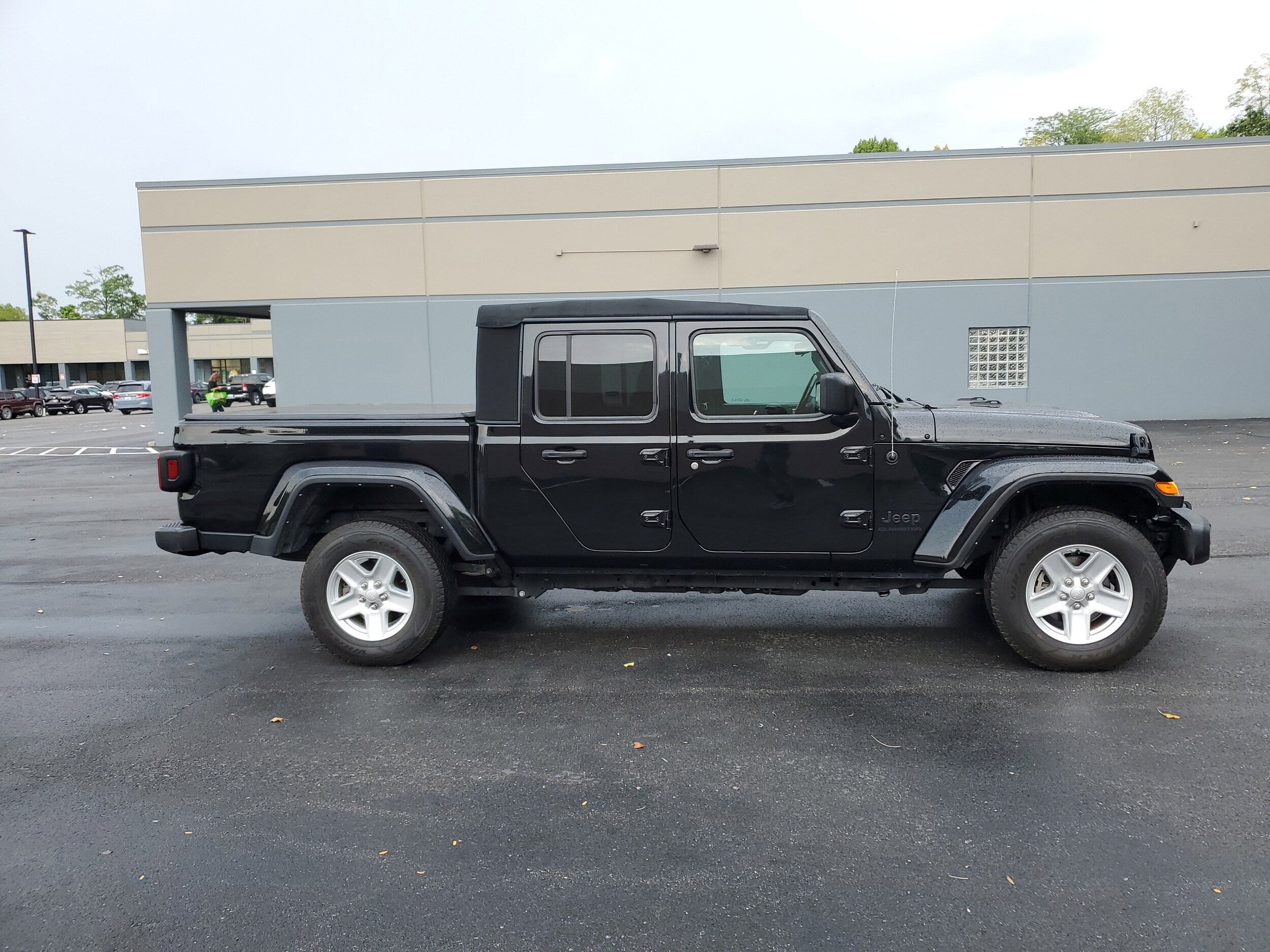 2022 Jeep Gladiator Sport S photo 3