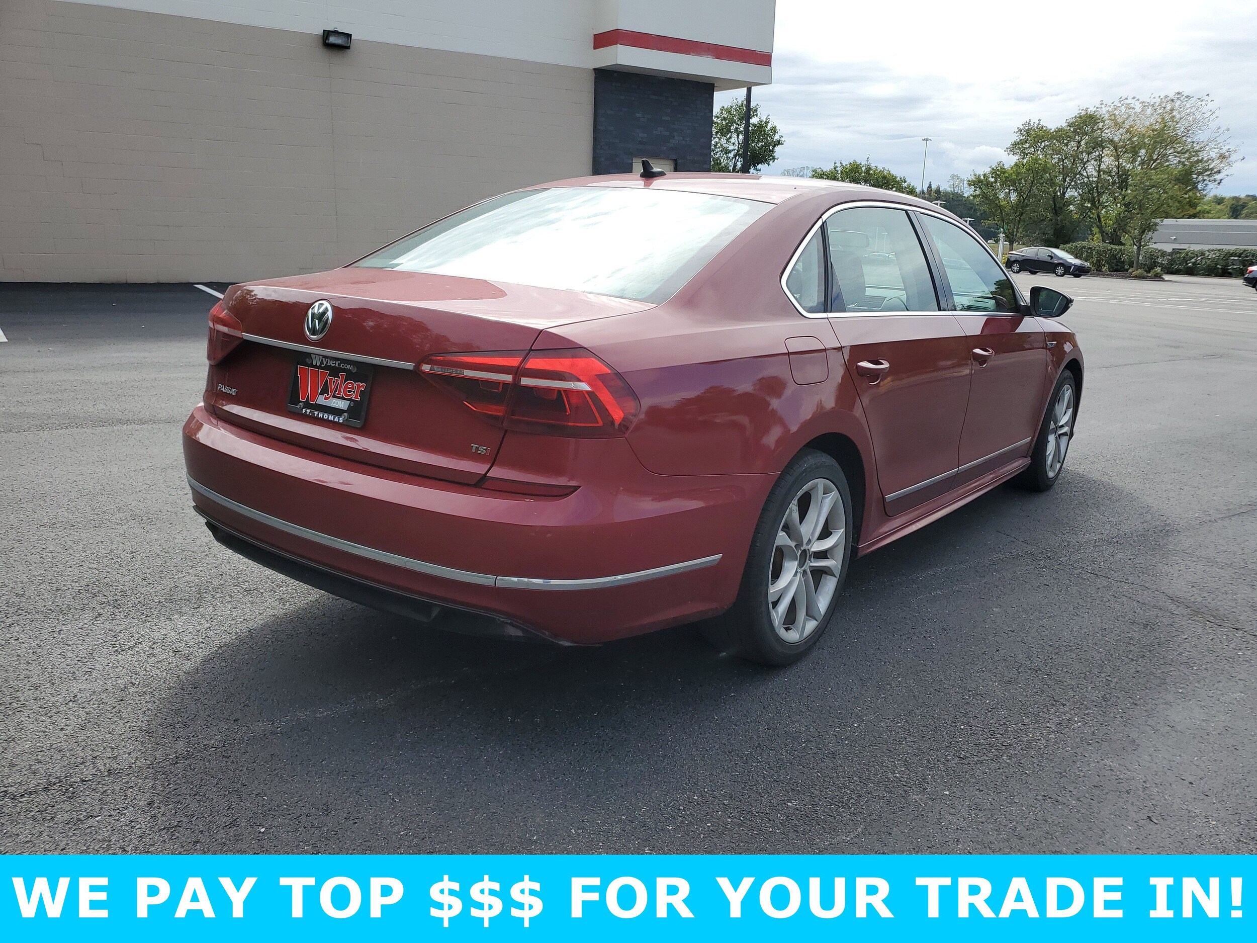 2017 Volkswagen Passat R-Line photo 4