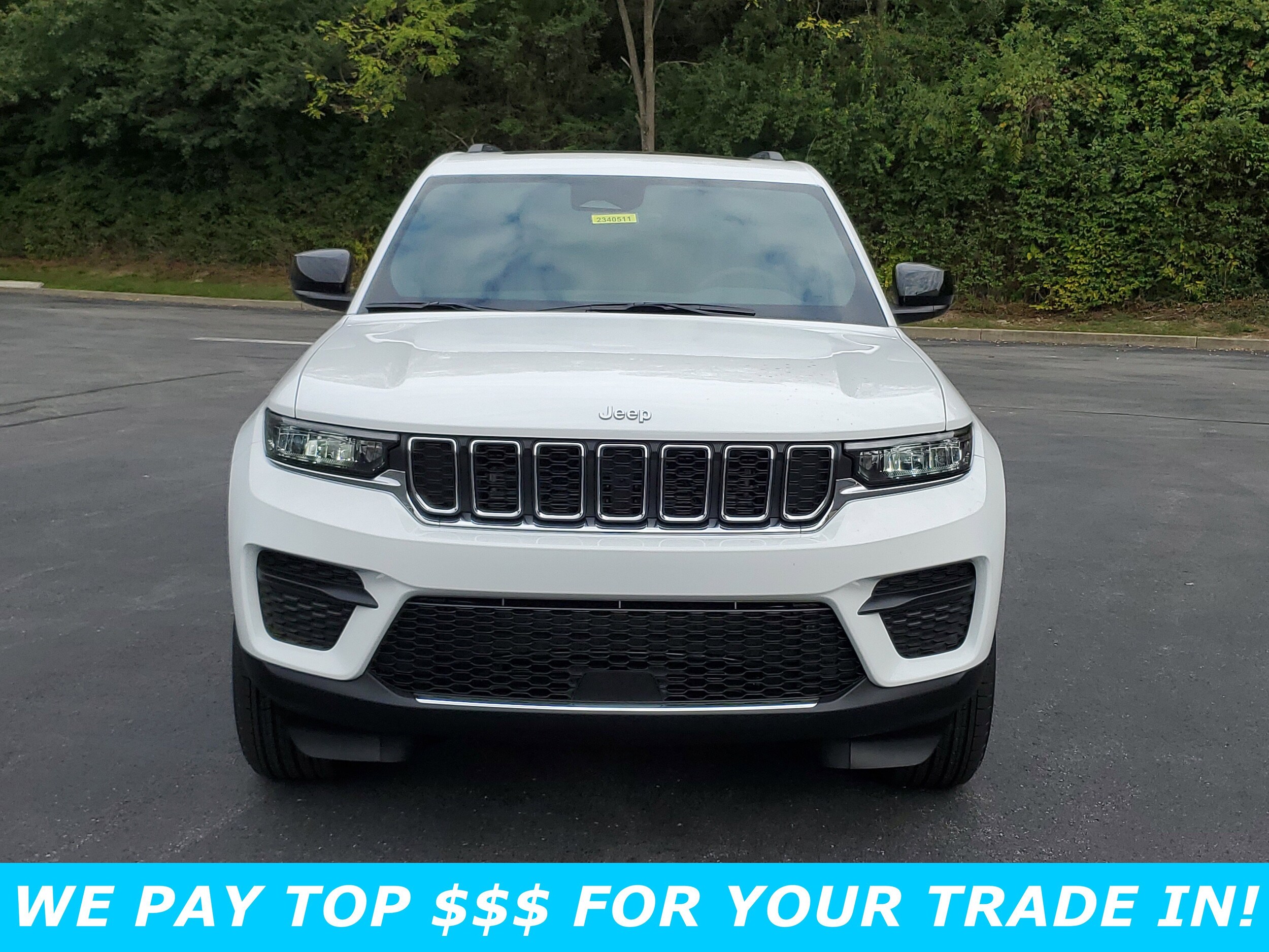 2025 Jeep Grand Cherokee Laredo photo 2