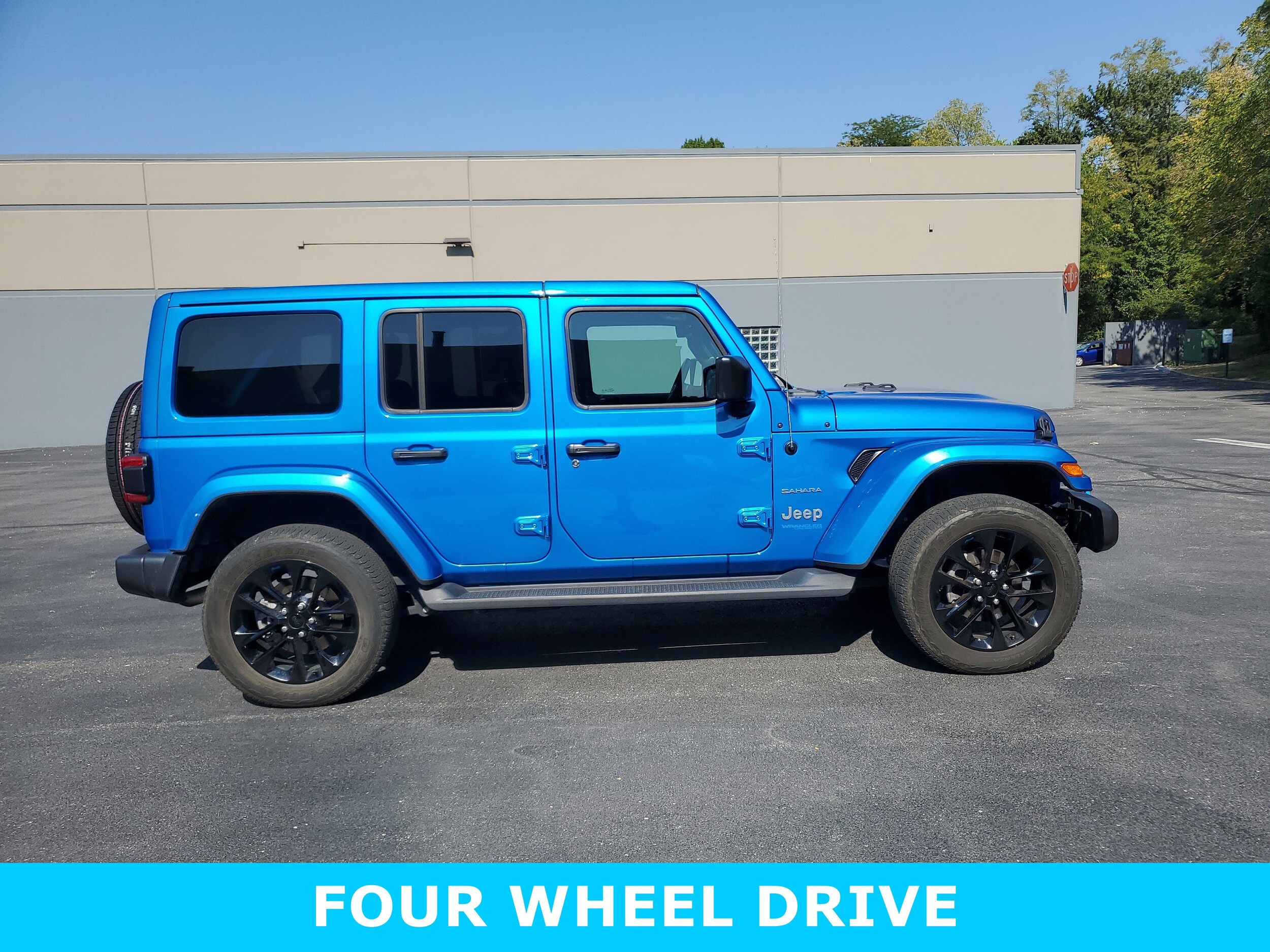 2022 Jeep Wrangler 4xe Unlimited Sahara photo 3