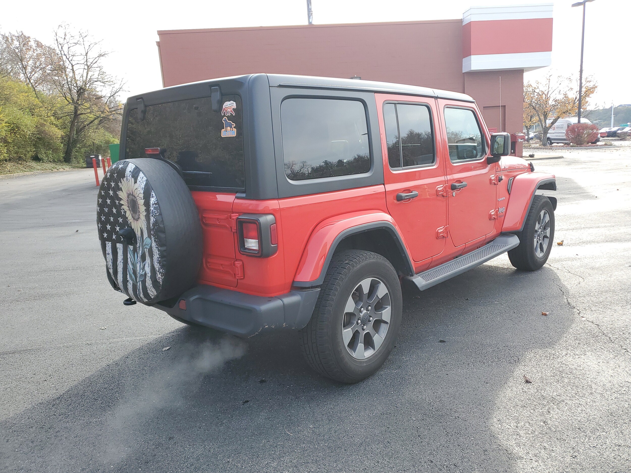 2020 Jeep Wrangler Unlimited Sahara photo 3